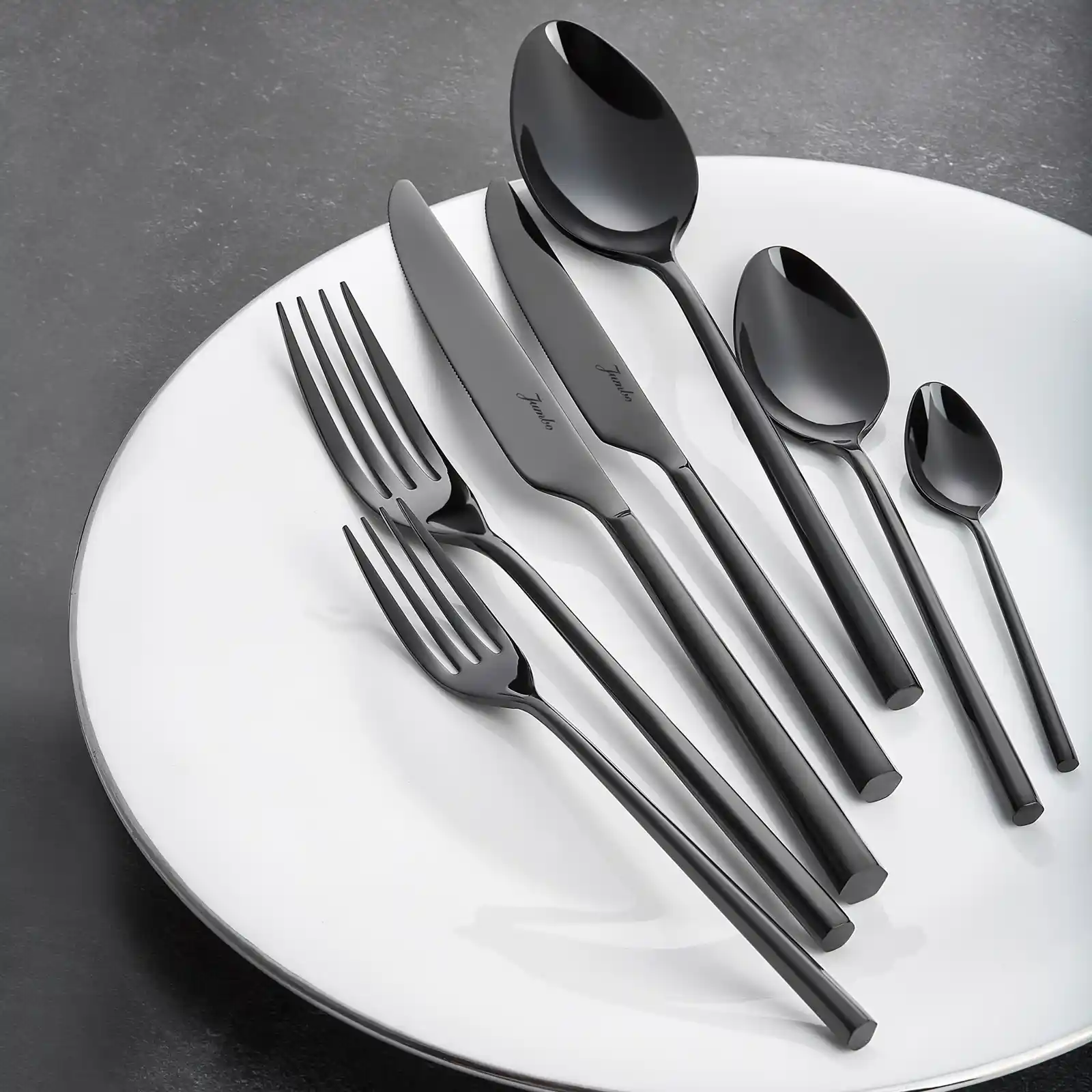 Siyah Kaşık Takımı ile Sofralarınıza Modern ve Şık Dokunuşlar