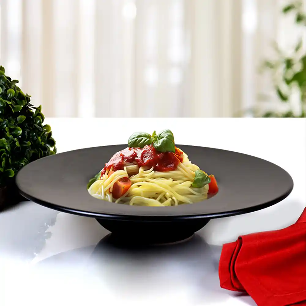 Siyah Makarna Tabağı Dekorasyonunda Modern ve Şık Seçenekler