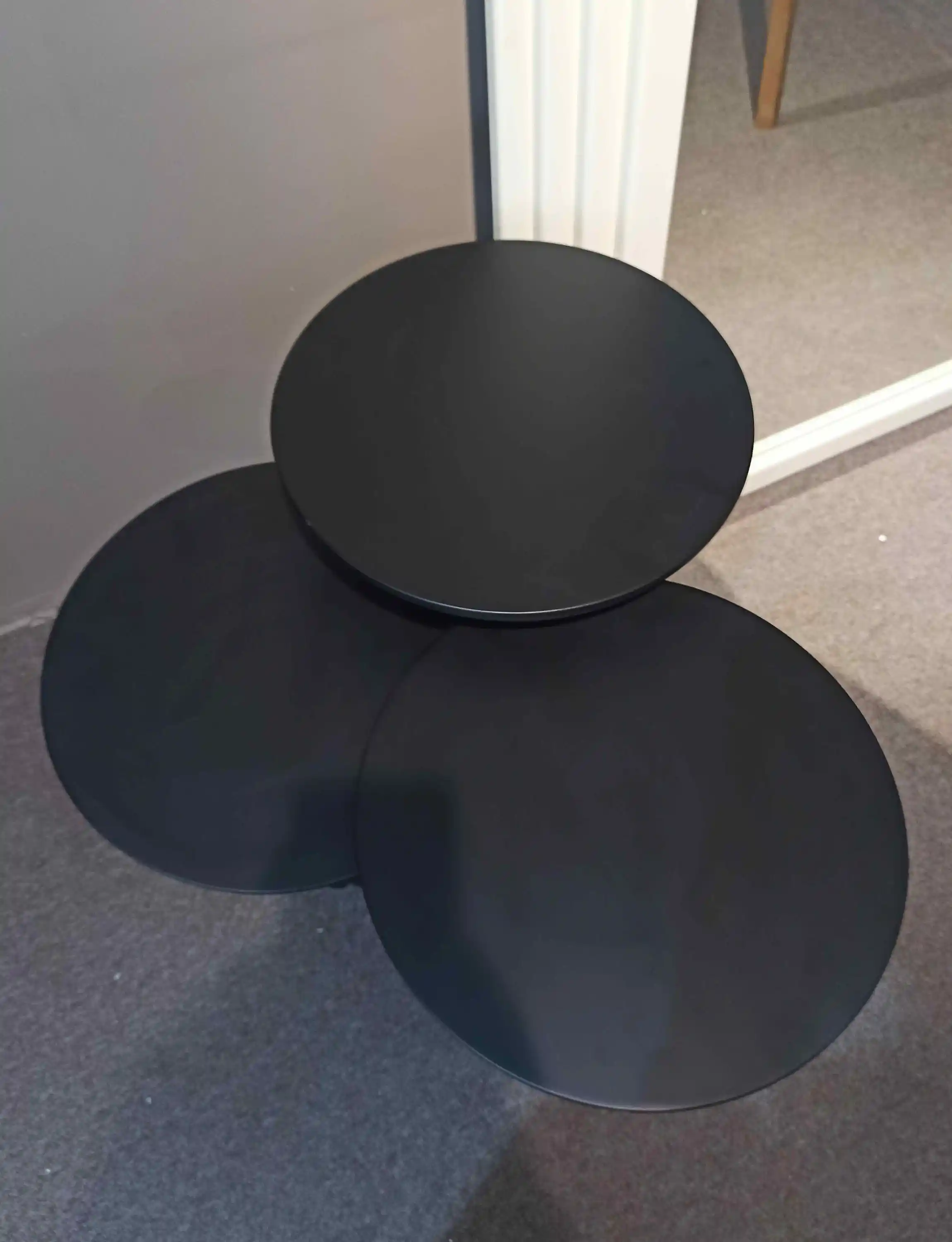 Siyah Mantar Sehpa ile Modern ve Zarif Dekorasyon Çözümleri