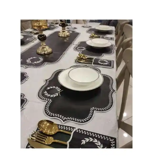 Siyah Masa Örtüsü Dekorasyonunda Şıklık ve Zarafet İçin En İyi Uygulamalar ve İpuçları