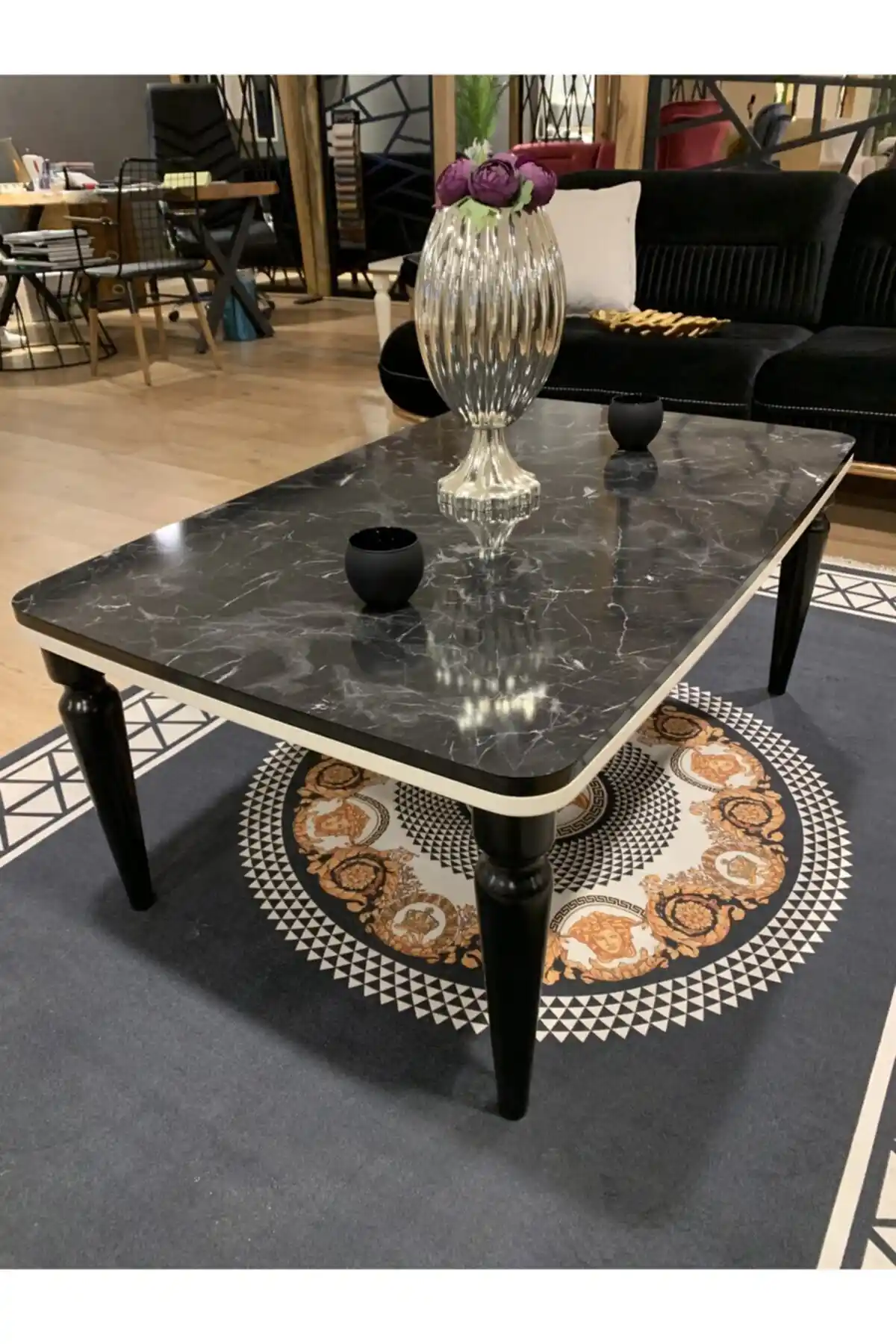 Siyah Mermer Orta Sehpa ile Modern ve Şık Dekorasyon Çözümleri