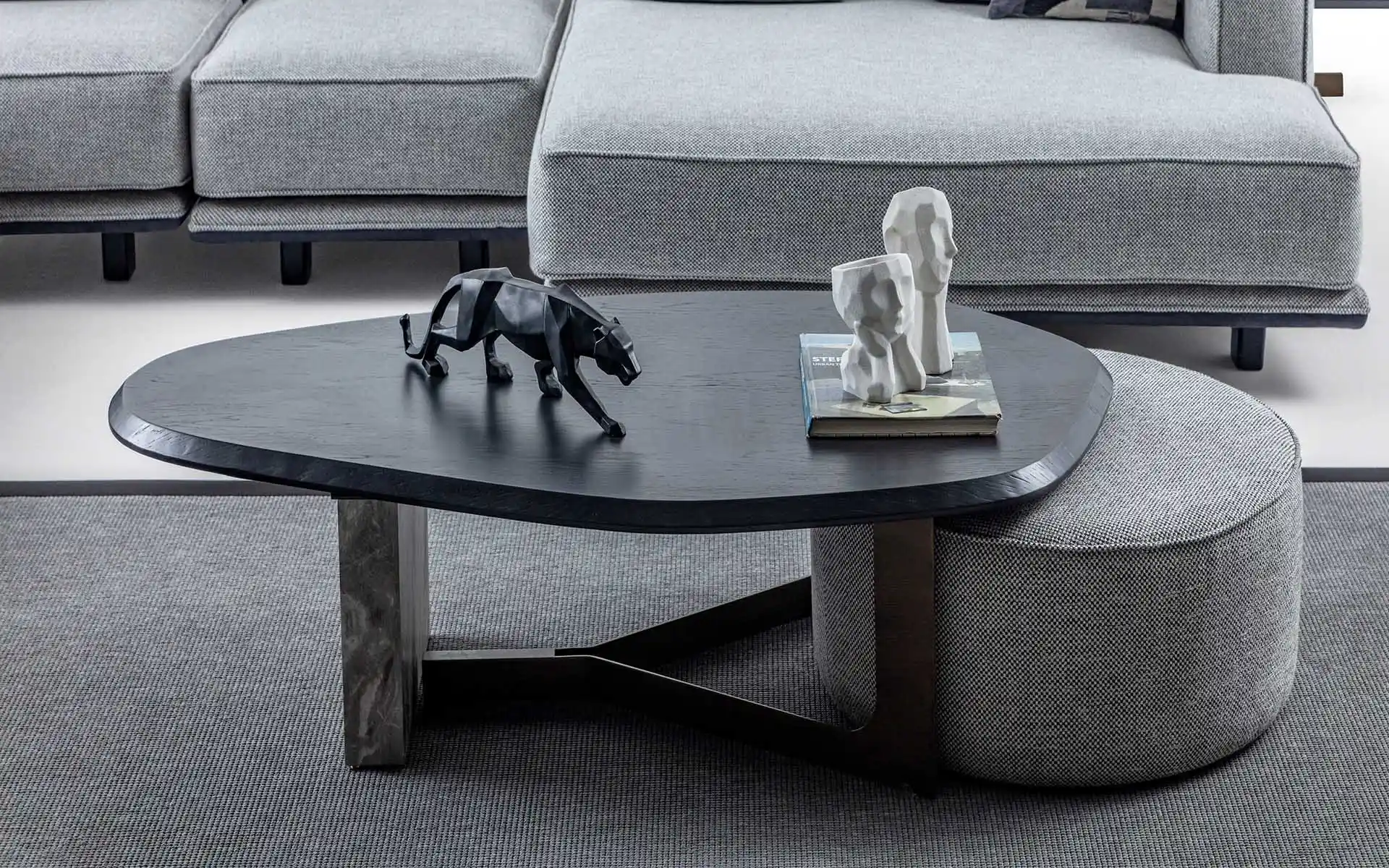 Siyah Sehpa Dekorasyonda Modernlik ve Şıklık Katmanın En İyi Yolları