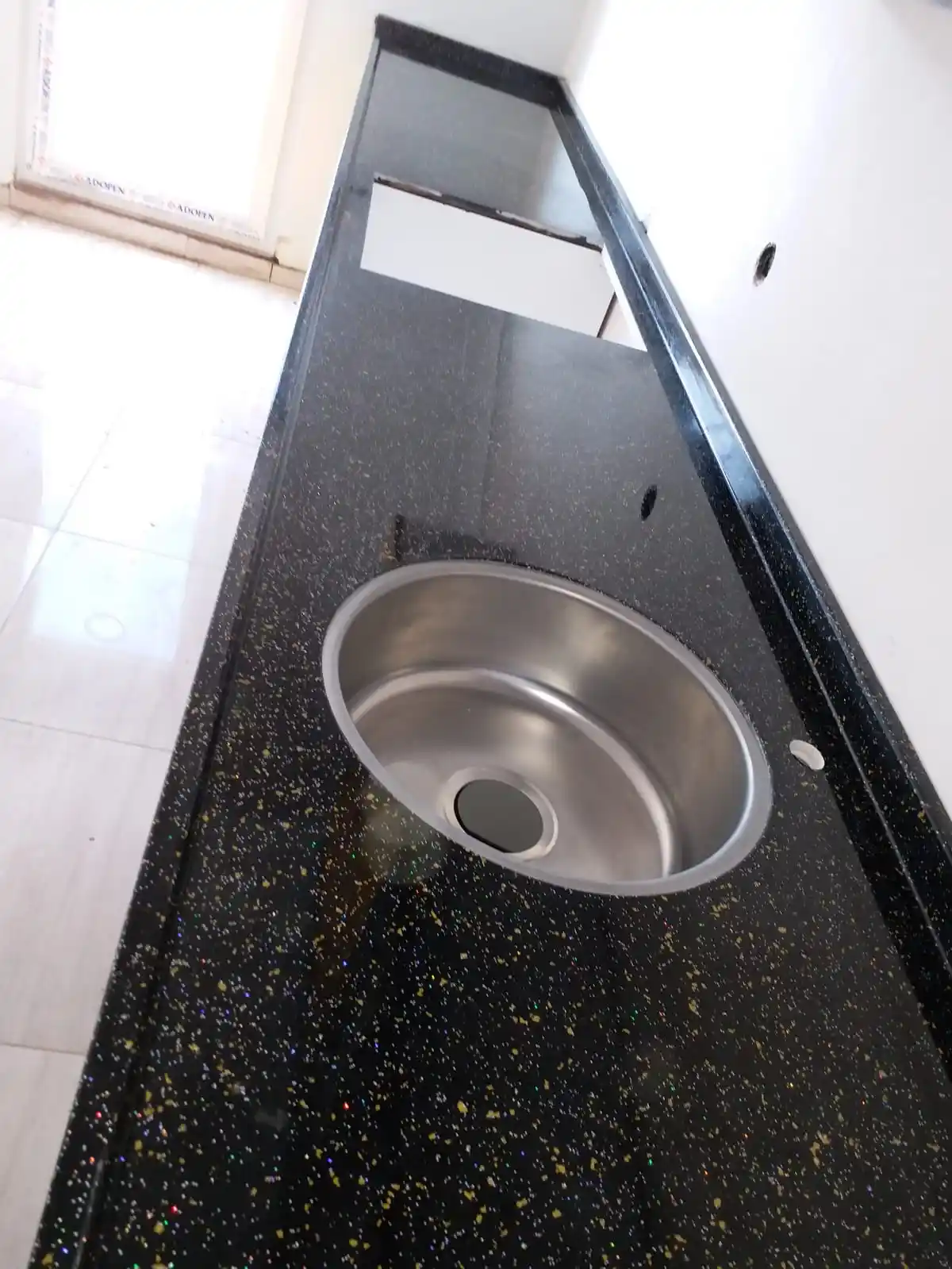 Siyah Simli Mutfak Tezgahları: Modern ve Şık Dekorasyon İçin En İyi Seçenekler