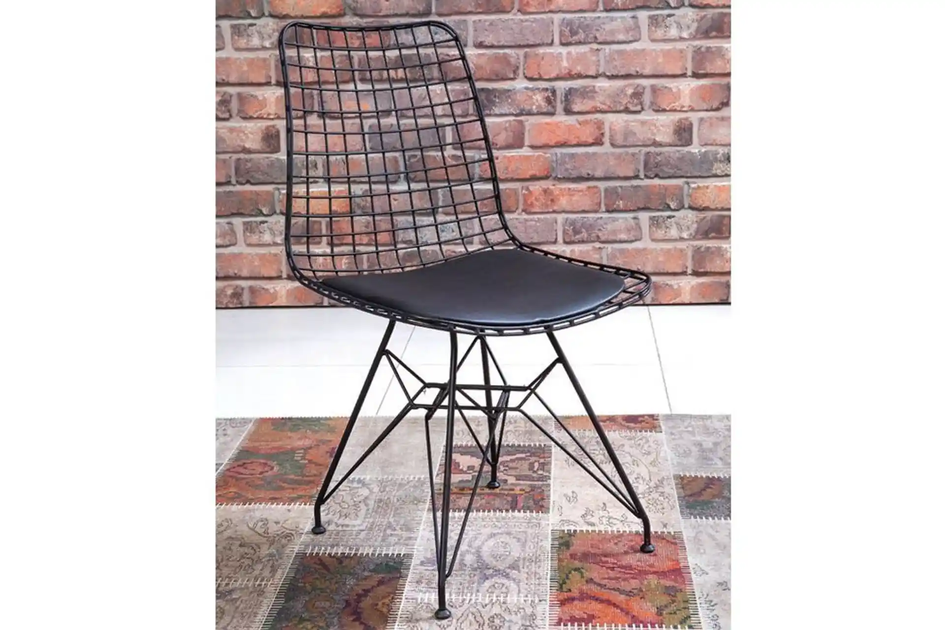 Siyah Tel Sandalye ile Modern ve Şık Dekorasyon İpuçları ve Kullanım Alanları