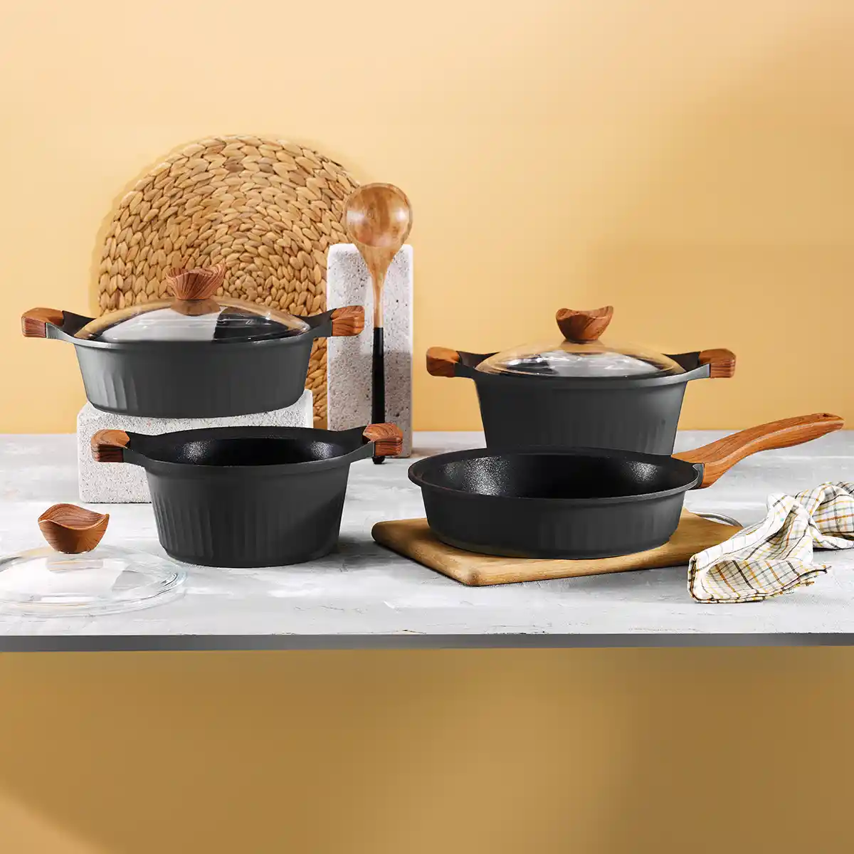 Siyah Tencere Setleri ile Modern ve Şık Mutfak Dekorasyonu Çözümleri