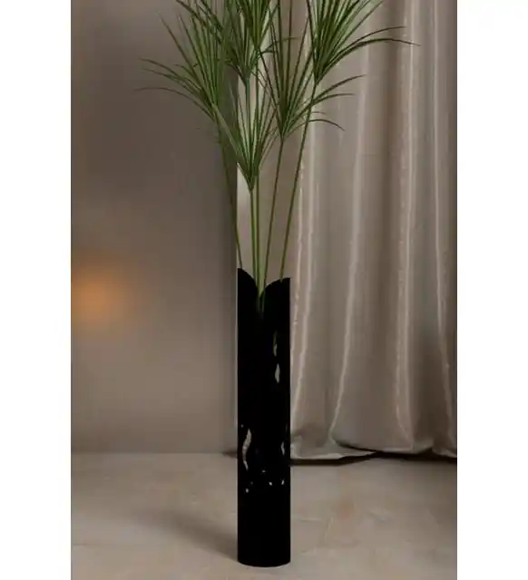 Siyah Uzun Vazo ile Modern ve Şık Dekorasyon Fikirleri ve İpuçları