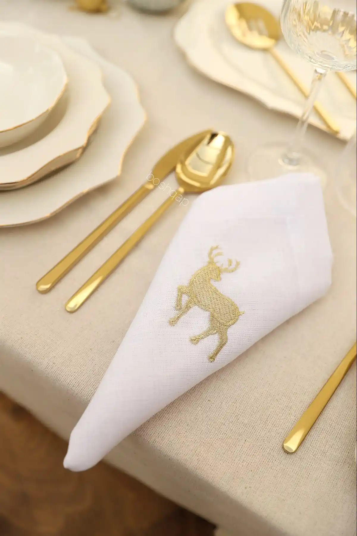 Sofra Peçeteleri ve Dekorasyon Uyumu: Şık ve Fonksiyonel Masa Düzenleri