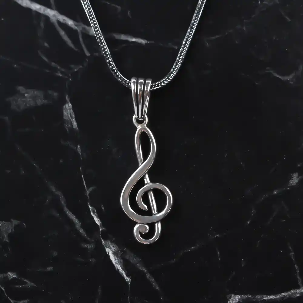 Sol Anahtarlı Kolye: Sanat ve Dekorasyonda Anlamlı Zarafet ve Şıklık