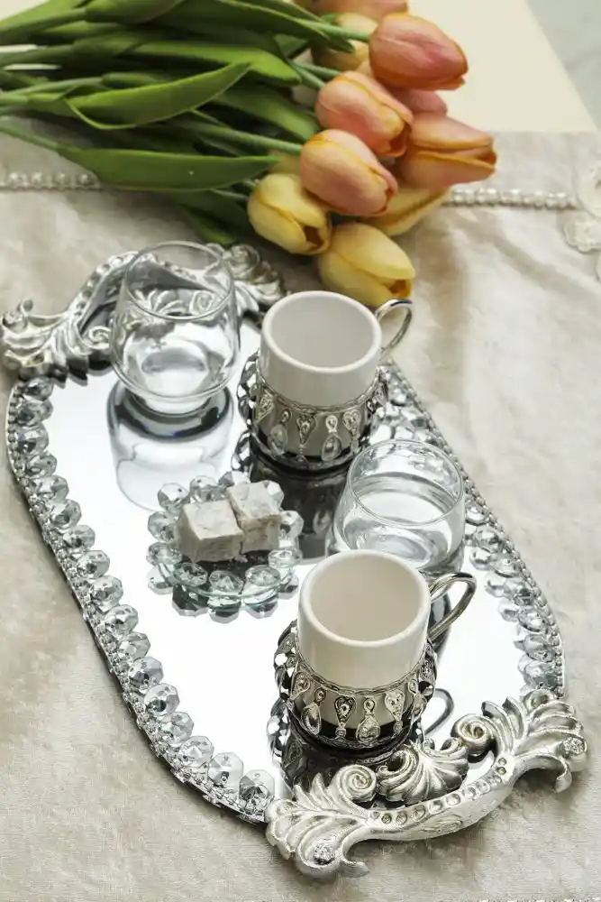 Söz Fincanı ve Tepsisi Dekorasyonda Anlam ve Estetiğin Buluştuğu Detaylar