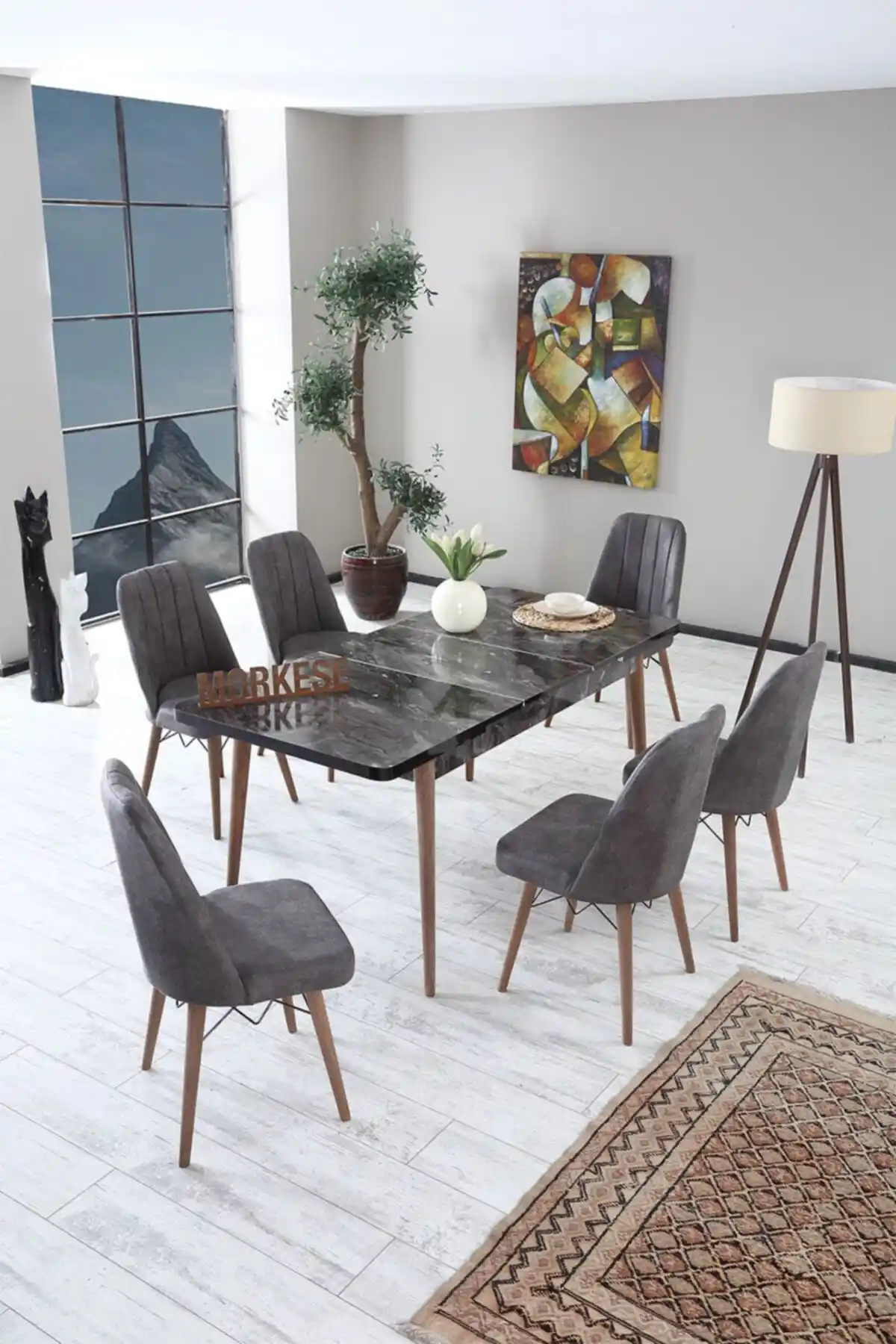 Spor Temalı Dekorasyon ve Spor Yemek Masası Takımıyla Modern ve Dinamik Ev Tasarımı