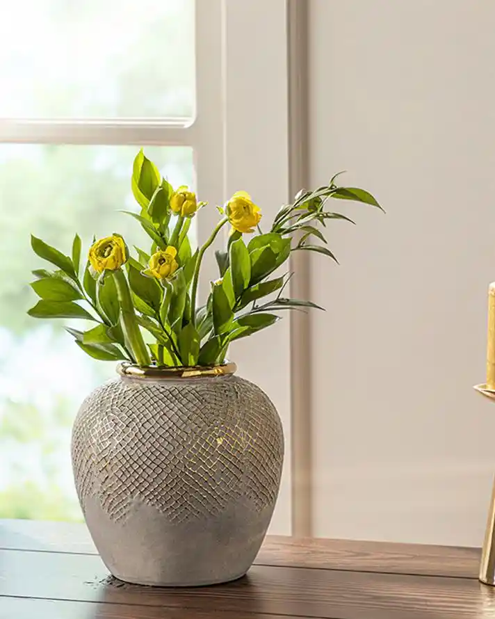 Stoneware Vazo ile Dekorasyonunuza Doğal ve Şık Bir Dokunuş Katın