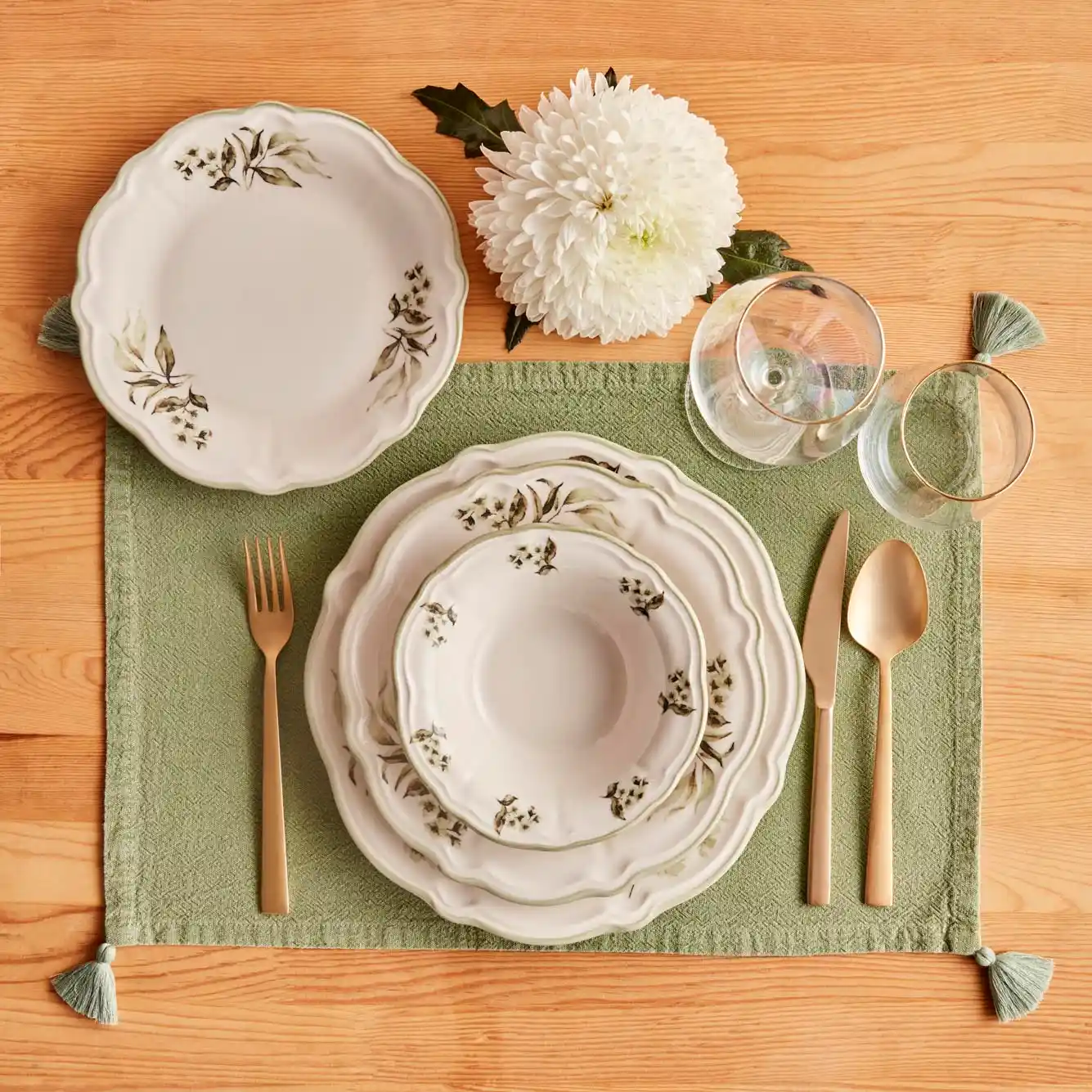 Stoneware Yemek Takımı Seçenekleri ve Sofra Dekorasyonunda Zarif Çözümler