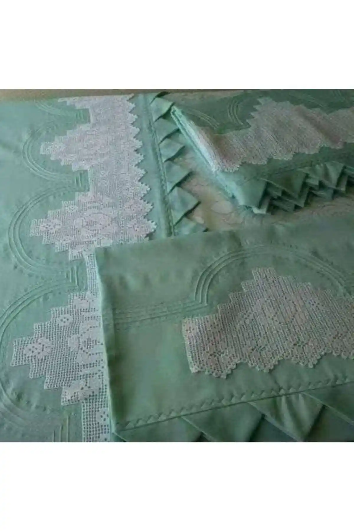 Su Yeşili Pike Takımı ile Dekorasyonda Ferah ve Doğal Atmosfer Yaratma Rehberi