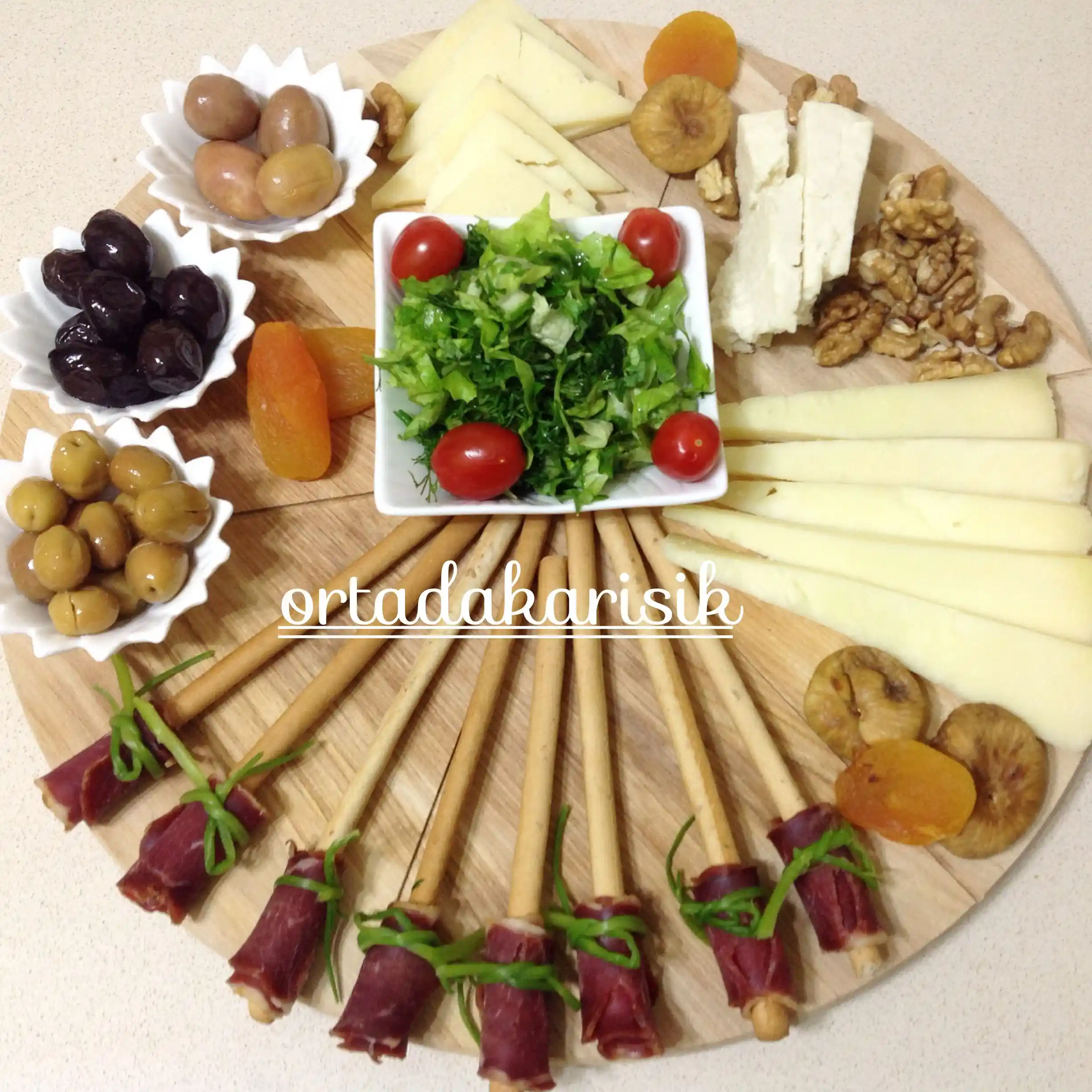 Sunum Tahtasında Kahvaltı: Dekorasyonda Şıklık ve Fonksiyonellik Rehberi