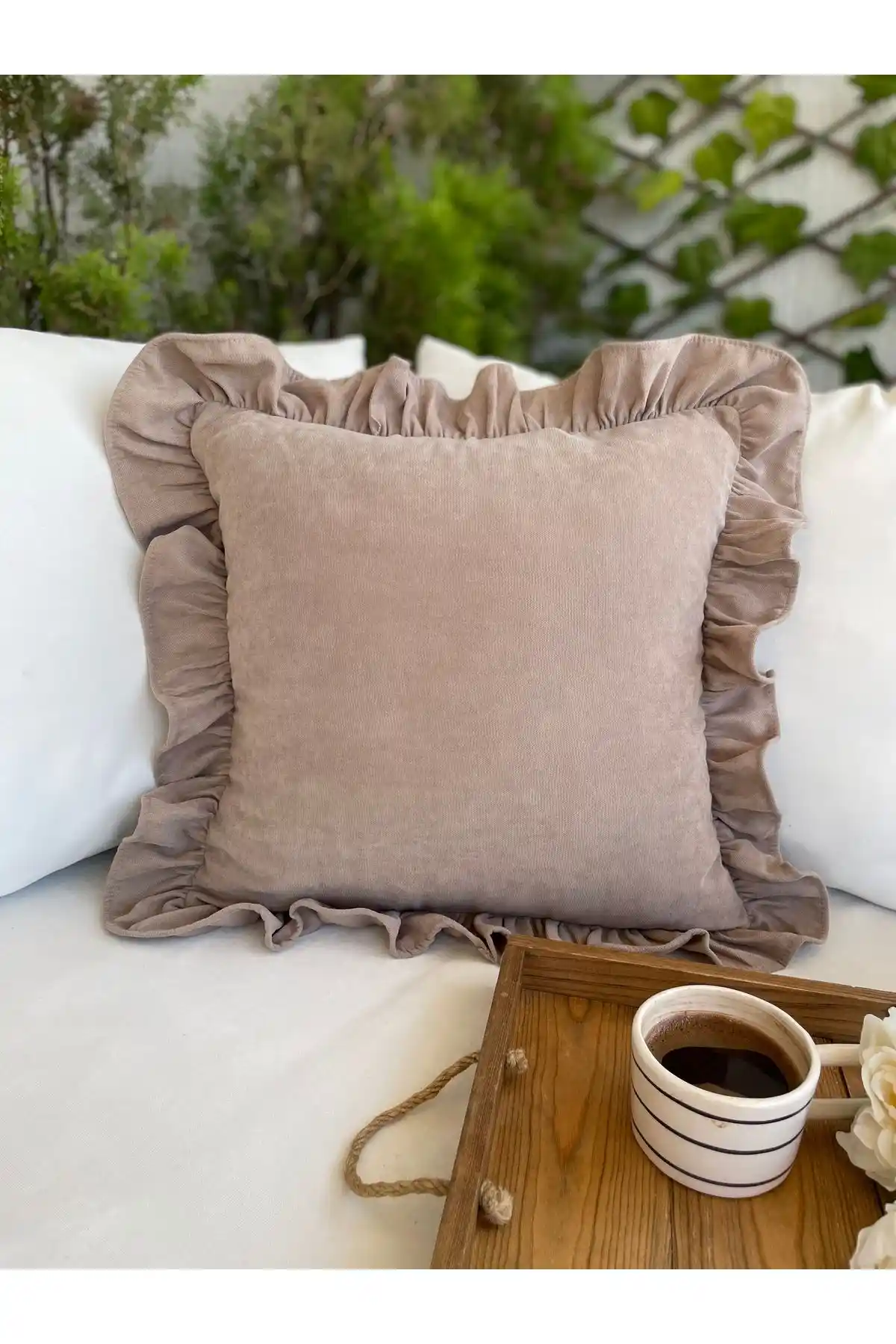 Sütlü Kahve Renkli Kırlent Kılıflarıyla Dekorasyonunuza Şıklık Katın ve Mekânlarınızı Yenileyin