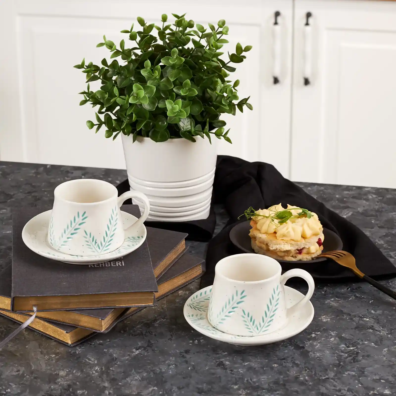 Sütlü Kahve Takımlarıyla Dekorasyonda Şıklık ve Sıcakkanlılık Yaratın