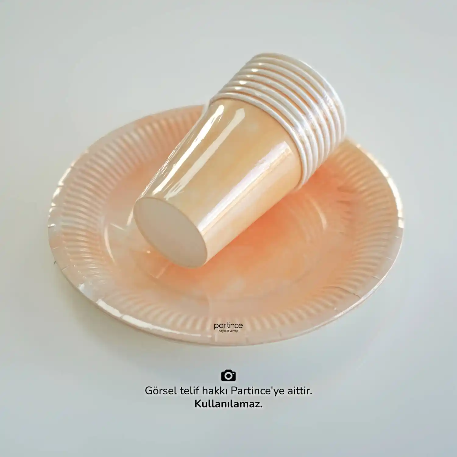 Tabak Altına Konulan Dekoratif Öğelerle Masa Şıklığını Artırma Rehberi