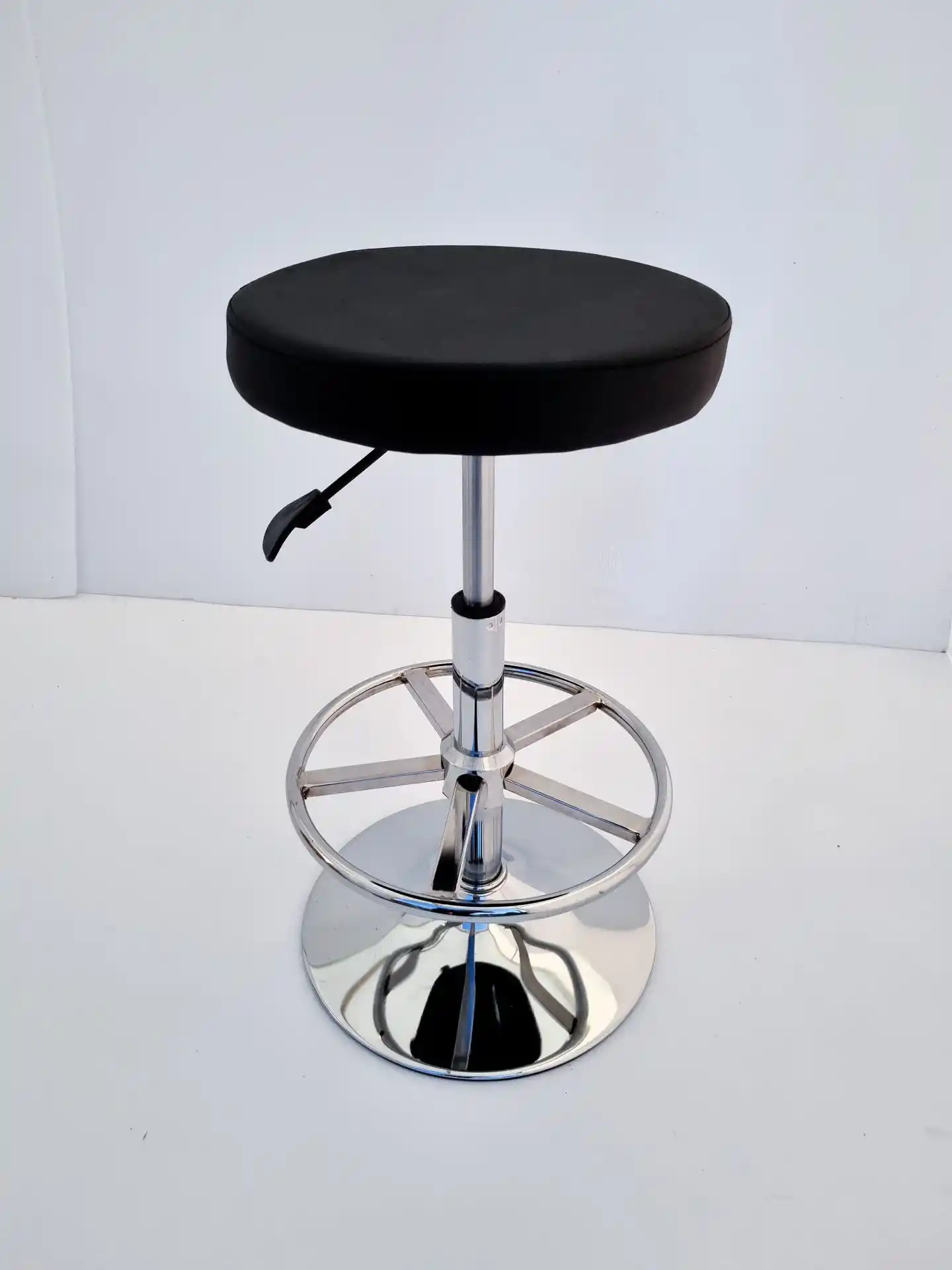 Tabure Modelleri ile Dekorasyonunuzu Yenilikçi ve Şık Bir Şekilde Geliştirin