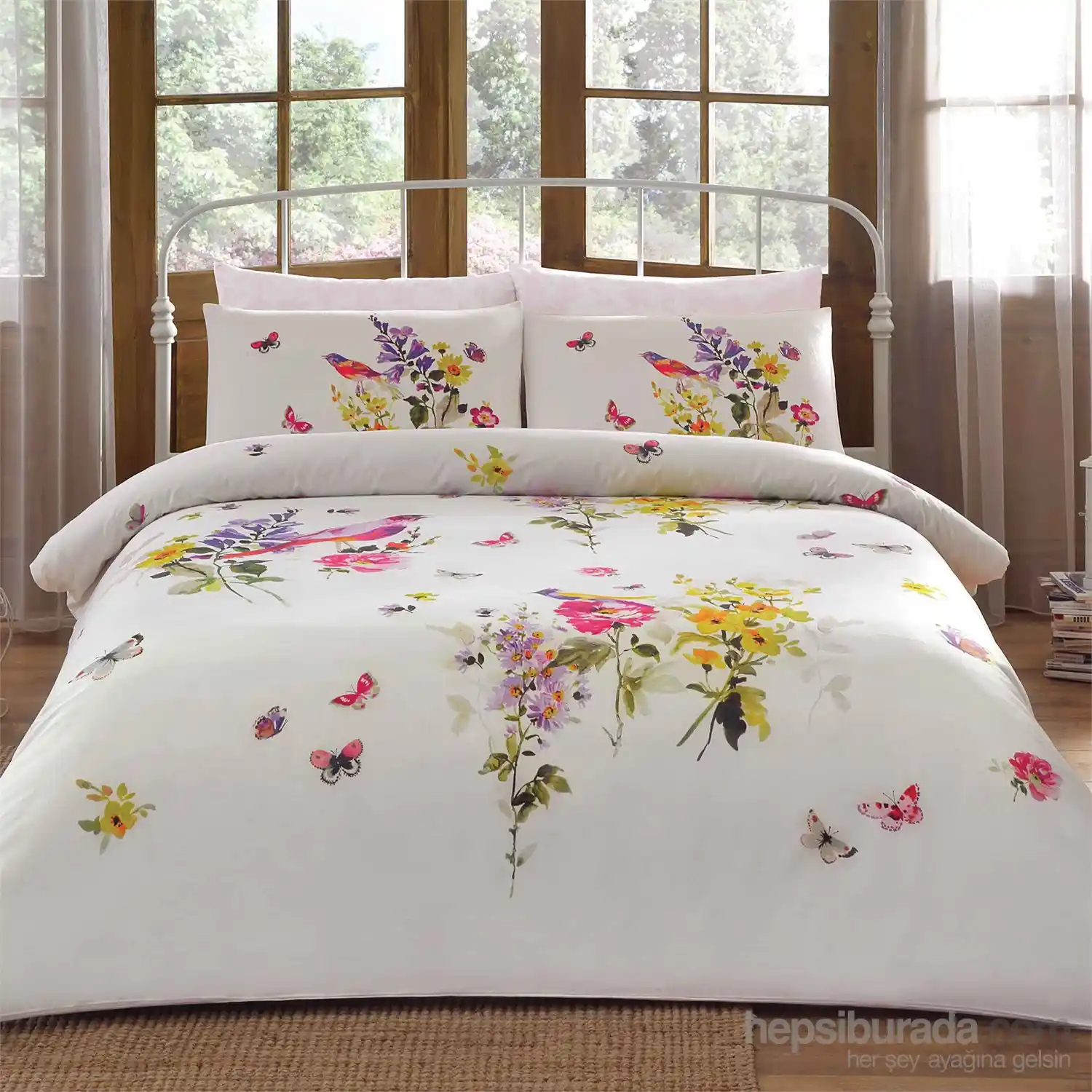 Taç Pamuk Saten Nevresimlerle Yatak Odasında Şıklık ve Konforun Buluşması