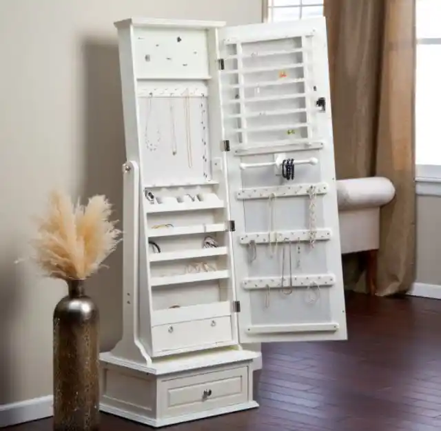 Takı Dolabı Dekorasyonunda Şıklık ve İşlevselliği Bir Arada Sağlayan Tasarım İpuçları