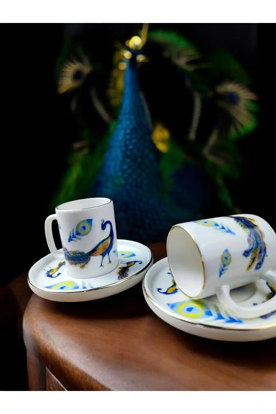 Tavus Kuşu Fincan Takımları: Dekorasyonunuza Zarif ve Doğal Bir Dokunuş Katın