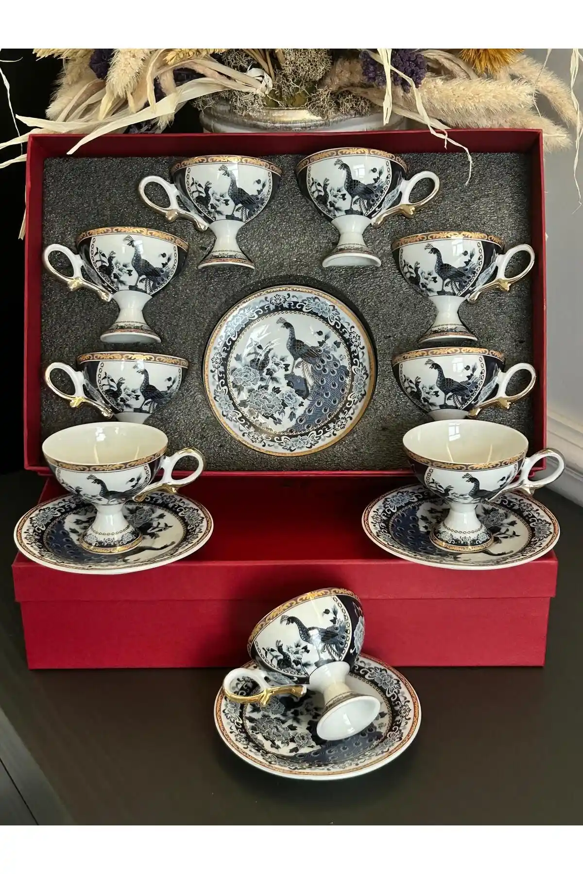 Tavus Kuşu Temalı Kahve Fincanlarıyla Dekorasyonda Zarafet ve Doğallık Yaratın