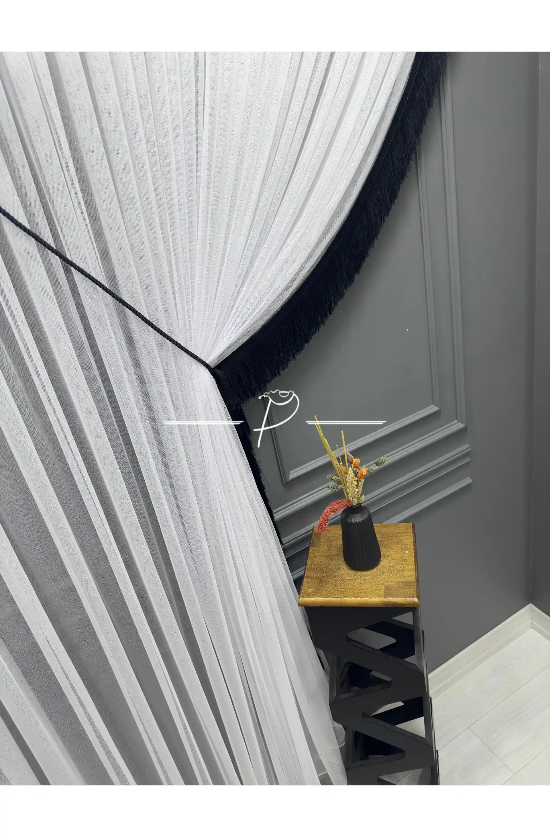 Tek Kanat Kruvaze Perdeler ile Modern ve Fonksiyonel Dekorasyon Çözümleri