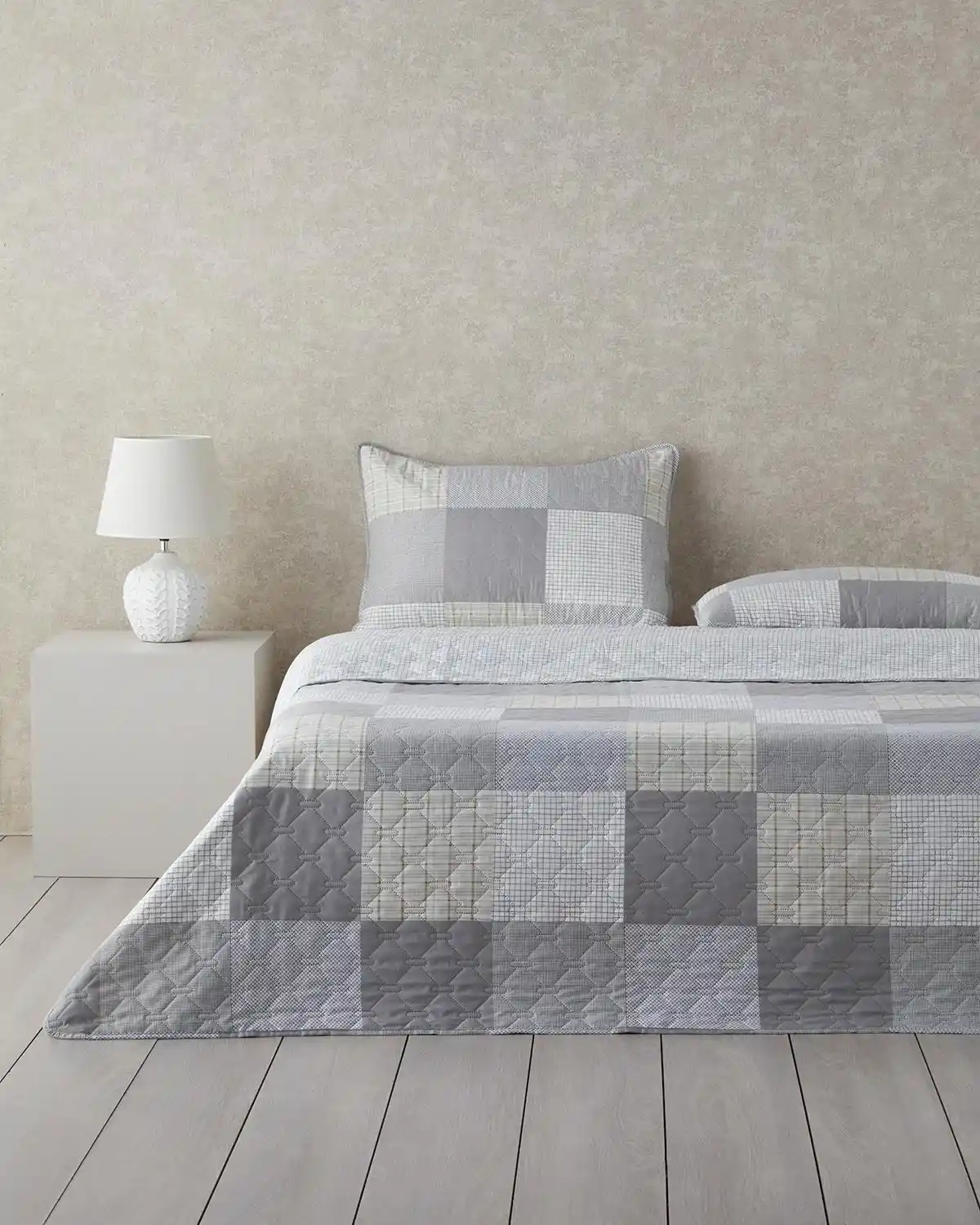 Tek Kişilik Çok Amaçlı Yatak Örtüsü ile Dekorasyonunuzu Yenileyin ve Fonksiyonelliği Artırın