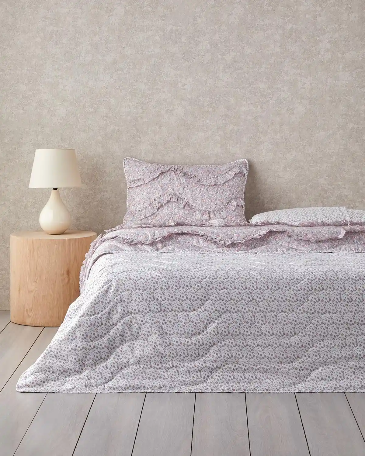 Tek Kişilik Fırfırlı Yatak Örtüsü ile Yatak Odası Dekorasyonunuzu Geliştirin