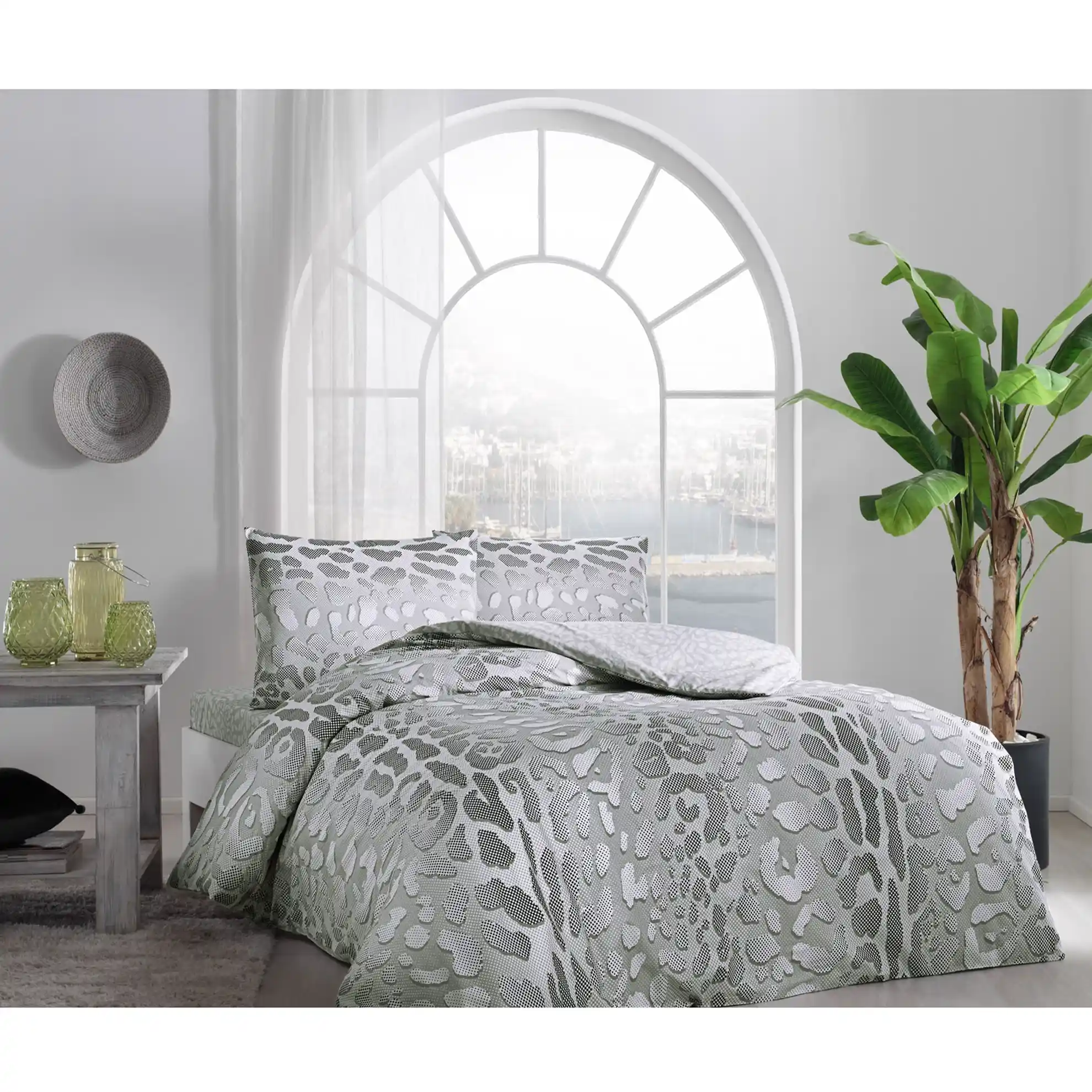 Tek Kişilik Taç Motifli Nevresim Takımı ile Yatak Odalarınıza Zarif Dokunuşlar