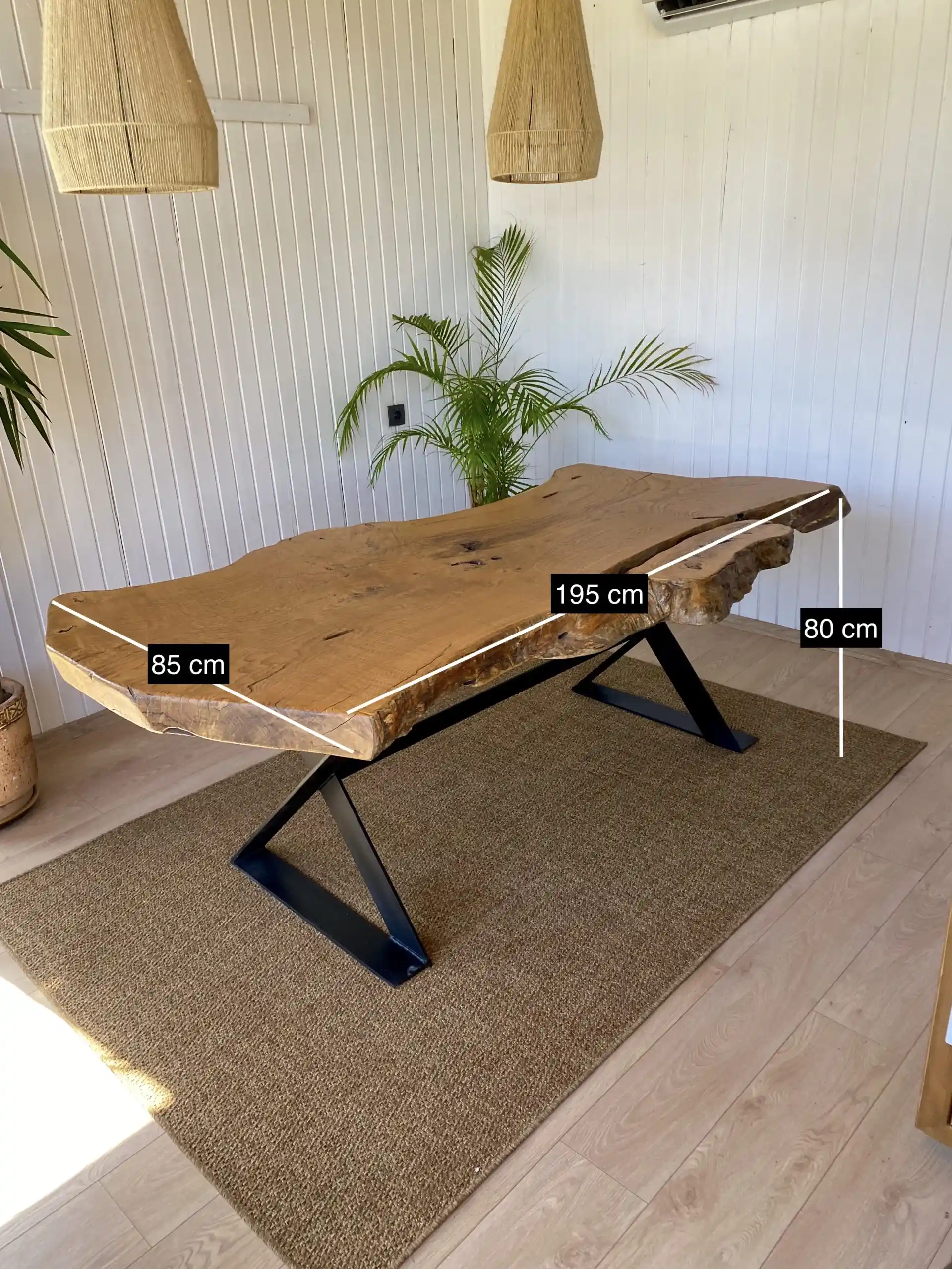 Tek Parça Ahşap Masa ile Dekorasyonunuzu Yenileyin Şıklık ve Dayanıklılığı Bir Arada Sağlayın