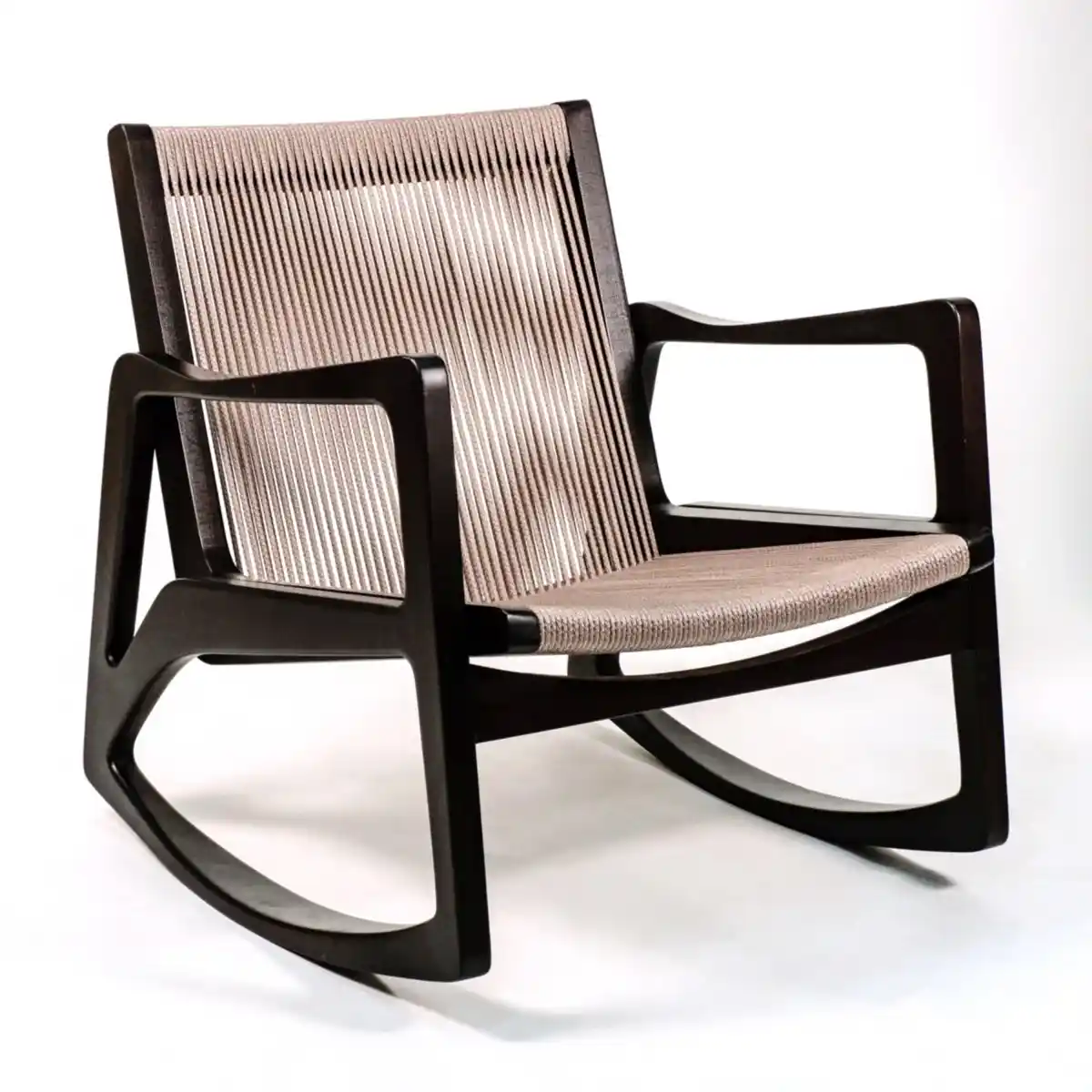 Tekli Sallanan Koltuklar: Modern ve Şık Dekorasyon İçin Konforlu Seçenekler