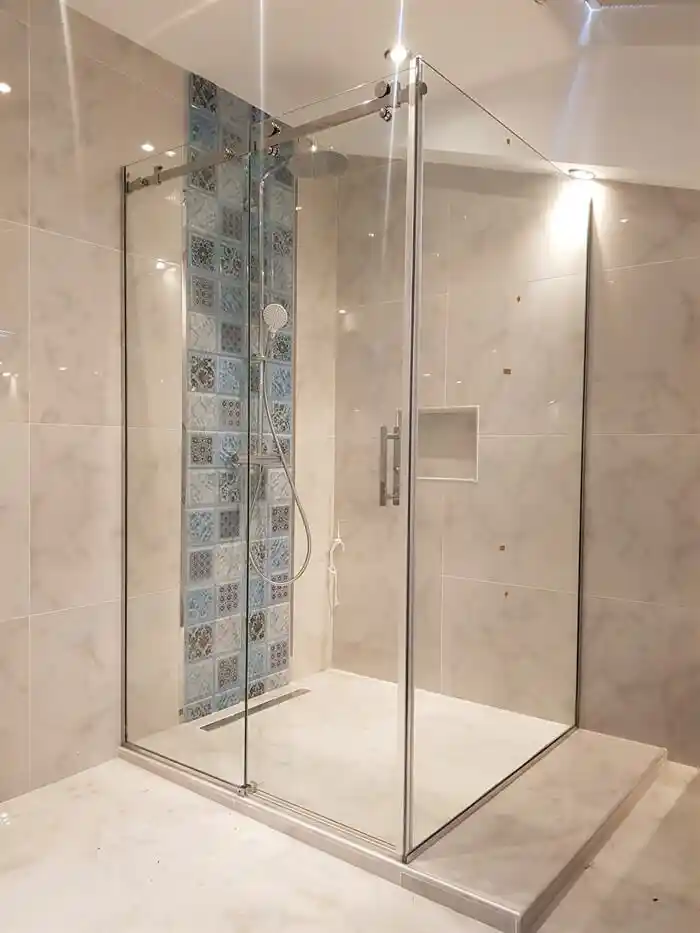 Teknesiz duşakabin modelleri ile modern ve şık banyolar oluşturmanın yolları