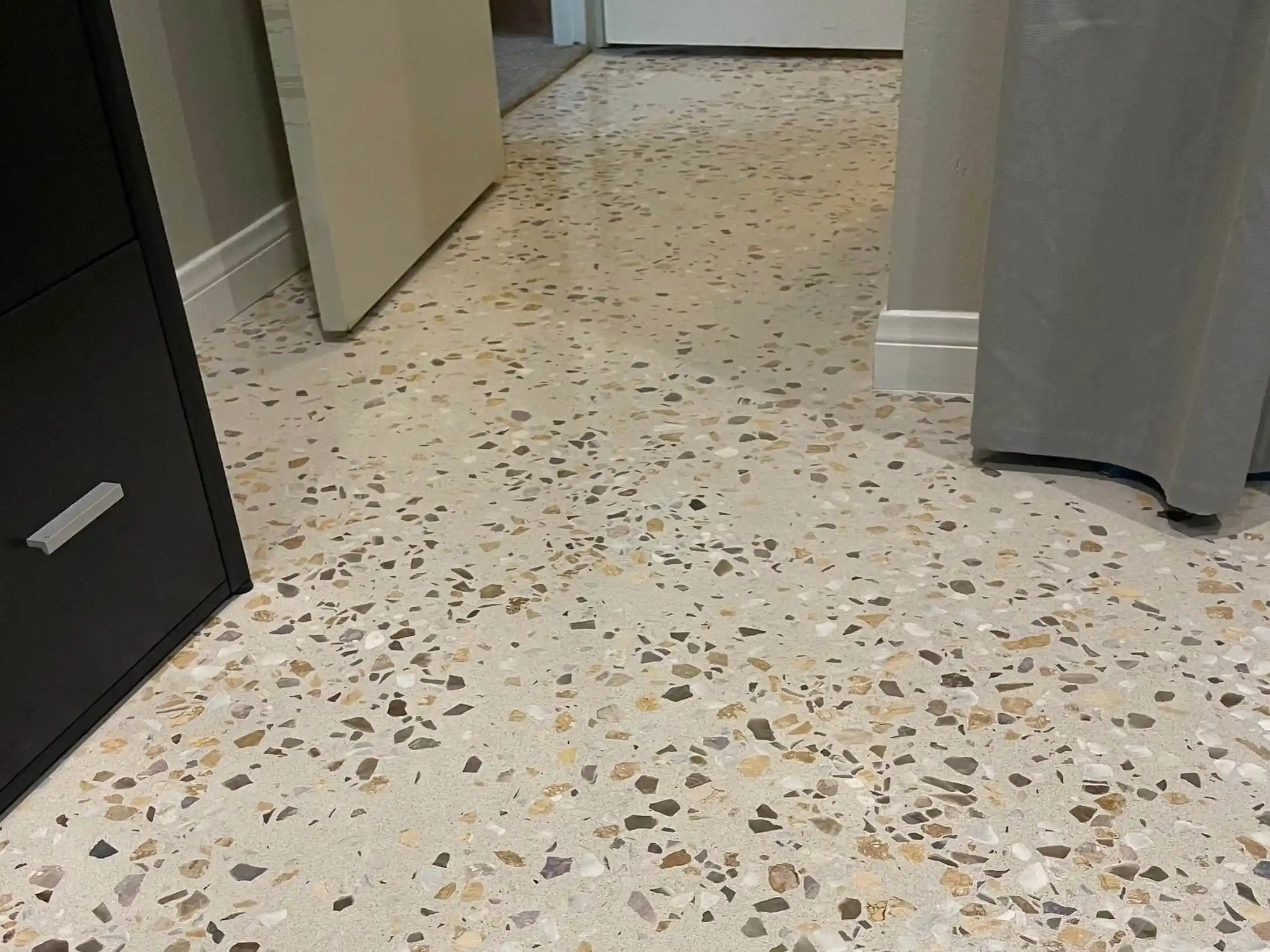 Terrazzo Nedir? Dayanıklı ve Estetik Yüzey Kaplama Seçeneği Hakkında Bilgiler
