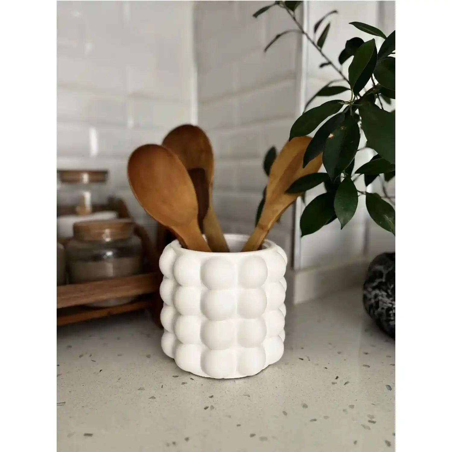 Tezgah Üstü Seramik Kaşıklıklar ile Mutfakta Şıklık ve Fonksiyonellik Artırma