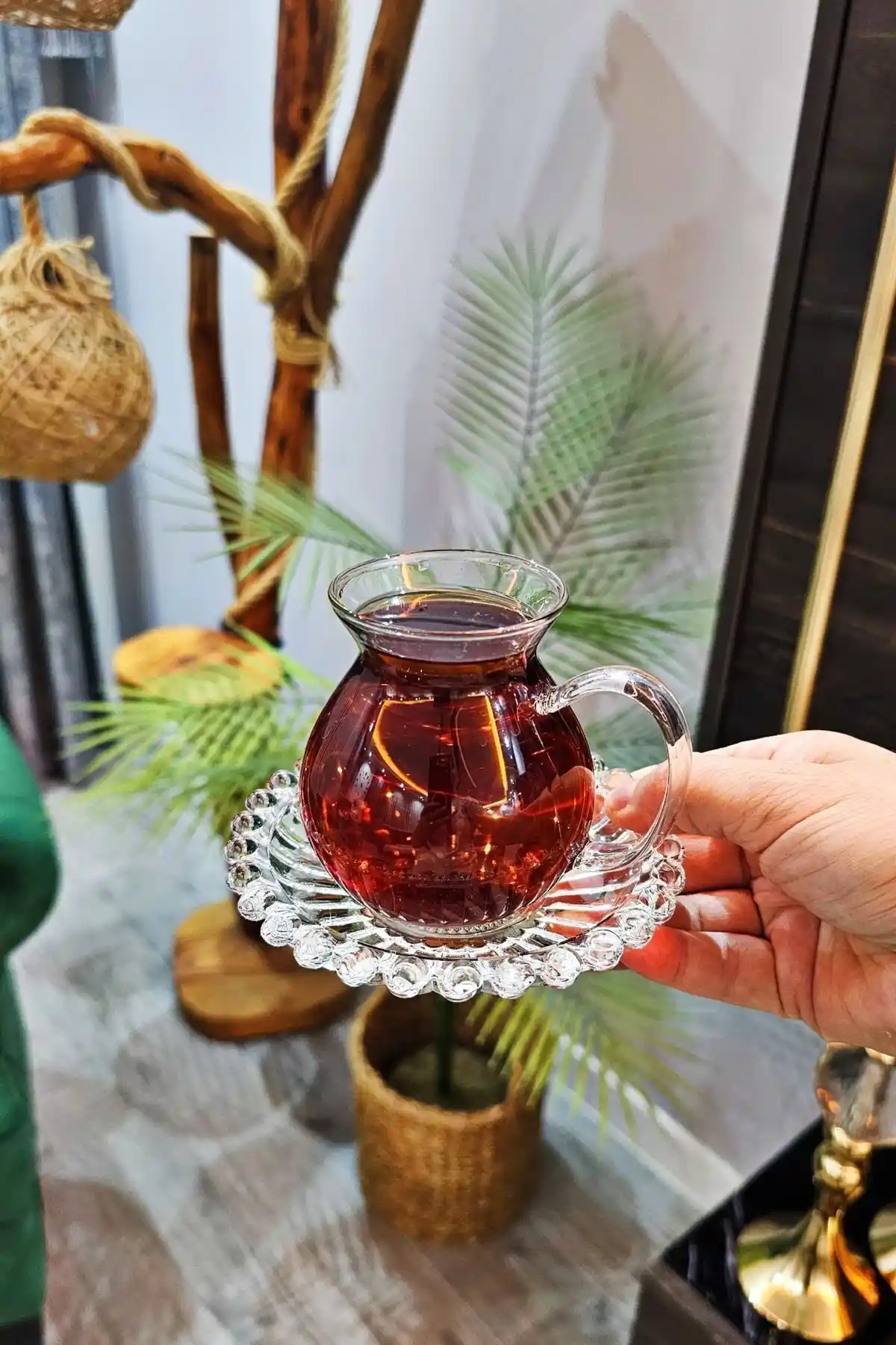 Tombul Çay Bardağı ile Dekorasyonunuza Şıklık Katmanın Yolları ve Fikirler