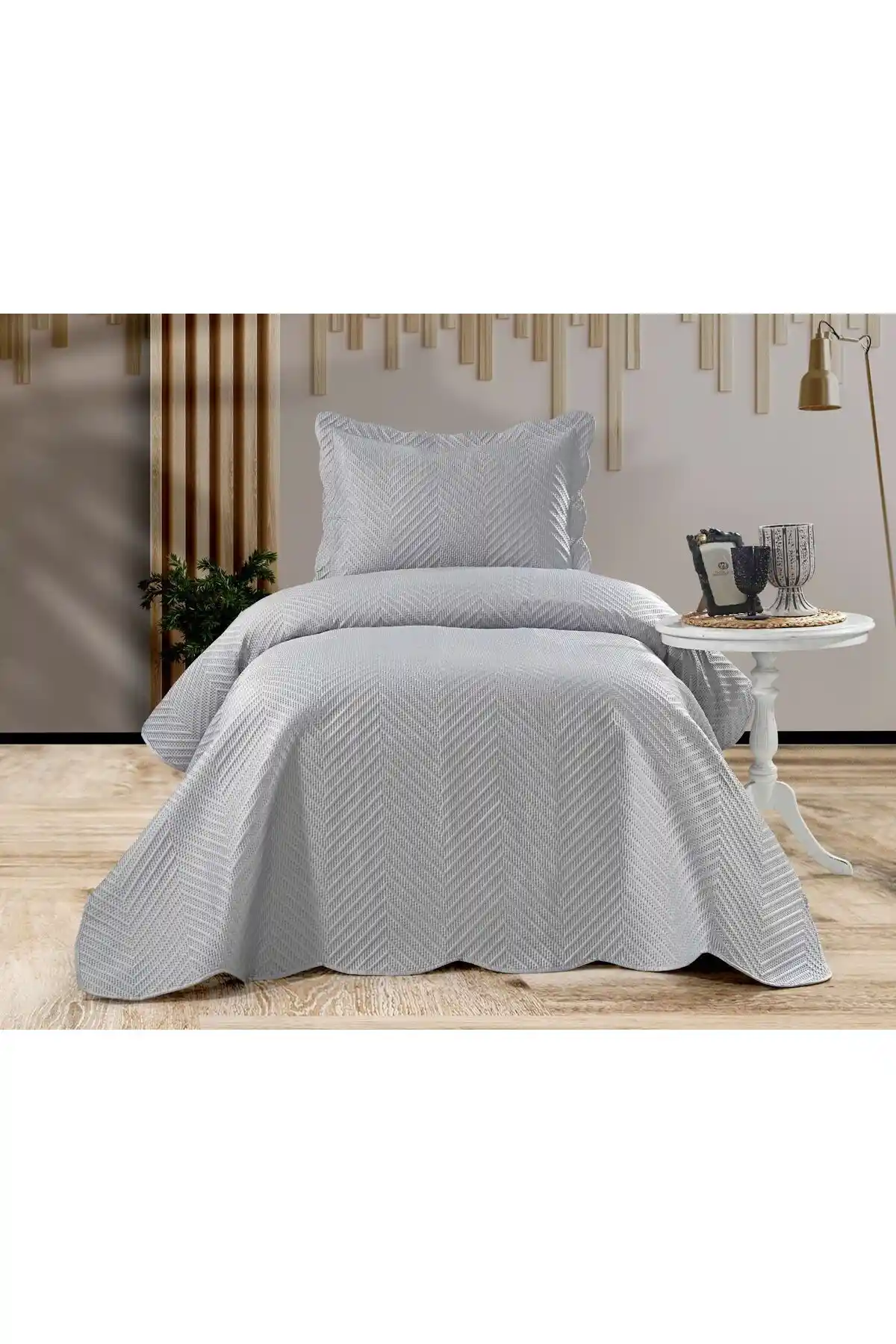 Toyo yatak örtüsü ile odanızı şık ve fonksiyonel hale getiren dekorasyon çözümleri