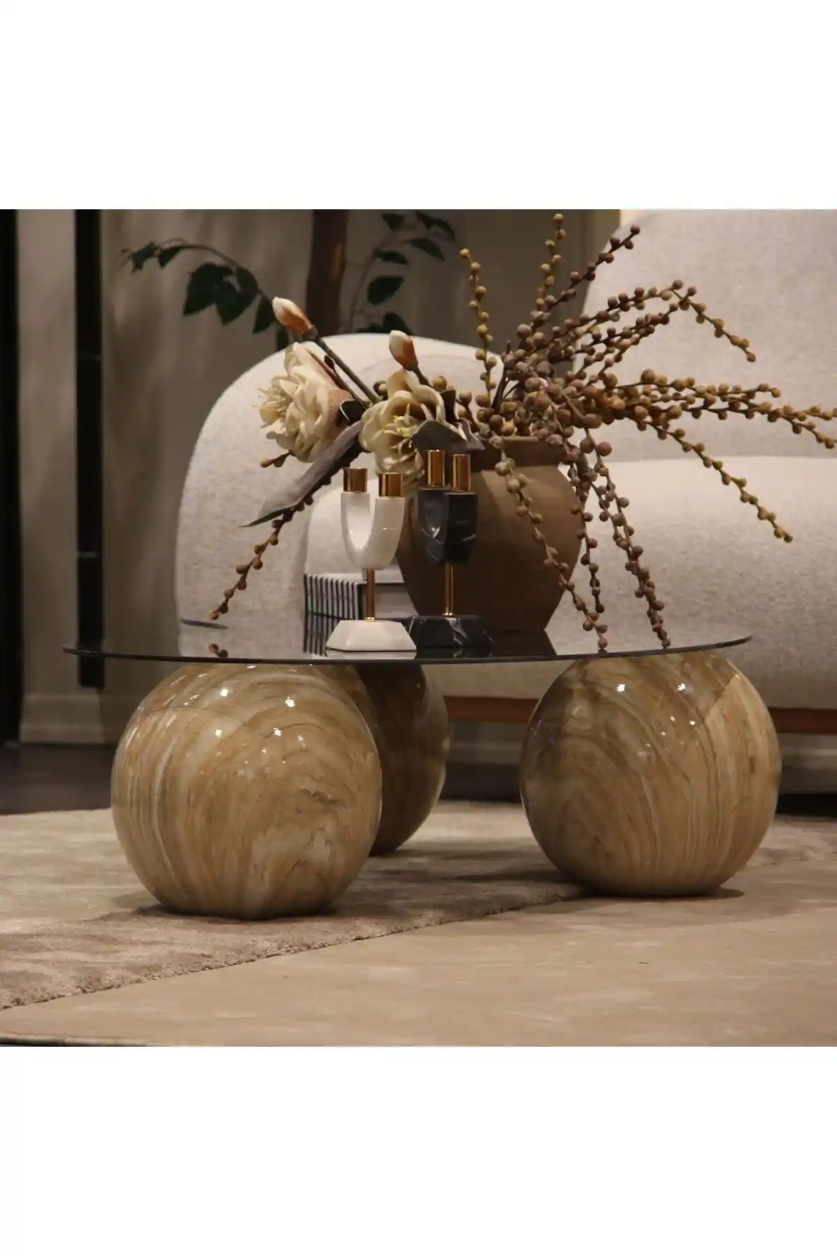 Traverten Küre Orta Sehpa ile Dekorasyonda Doğallık ve Estetiğin Buluşması