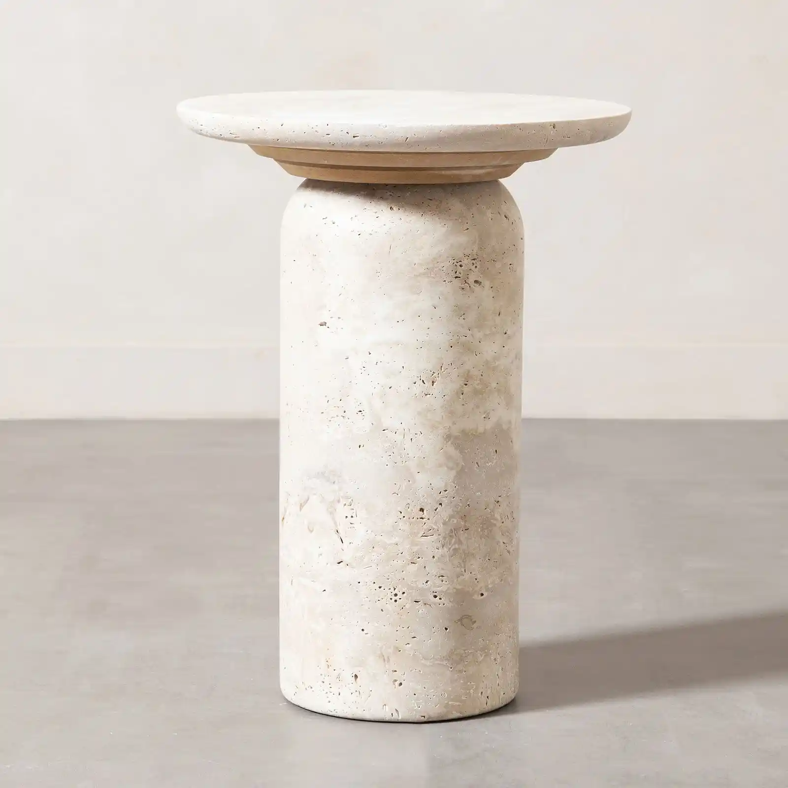 Traverten Yan Sehpa ile Dekorasyonda Doğal ve Şık Dokunuşlar Nasıl Yapılır