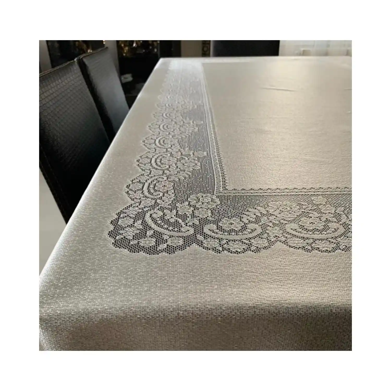 Tül Masa Örtüsü ile Sofralarınıza Zarafet ve Şıklık Katın