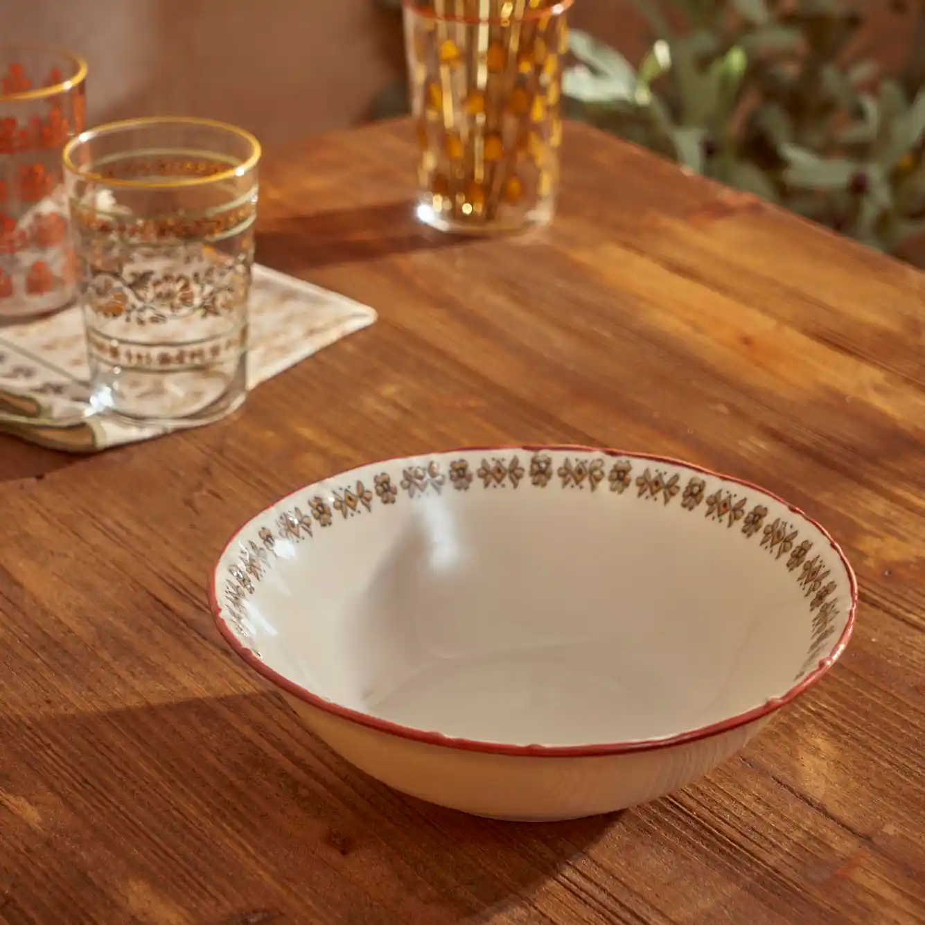 Tulu Porselen Salata Kasesi: Zarif ve İşlevsel Dekoratif Mutfak Ürünü