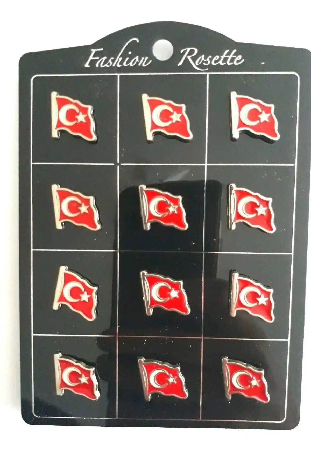 Türk Bayrağı Rozetleri ile Dekorasyonda Milli Renklerin Şıklığı ve Anlamı