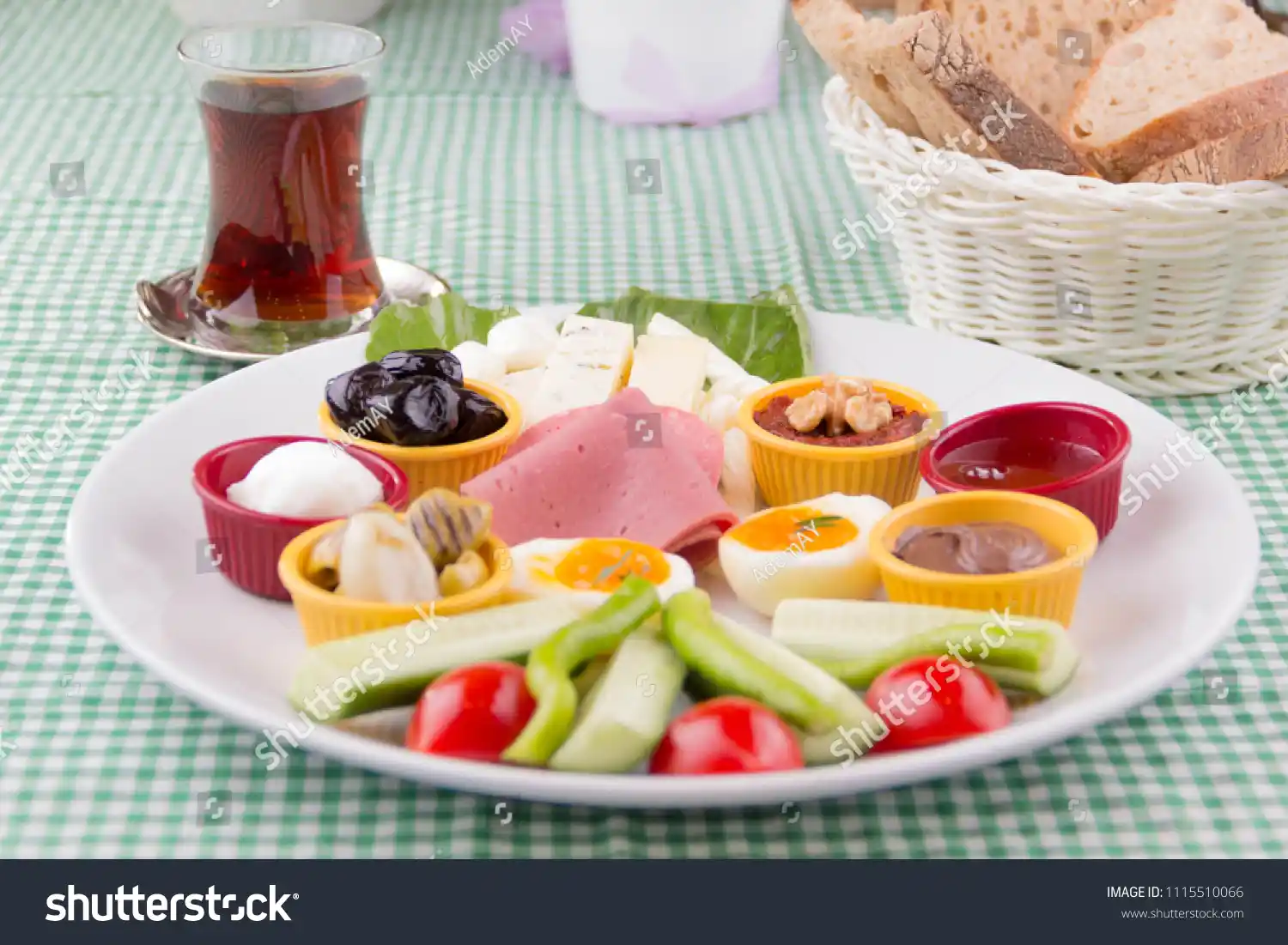 Türk Kahvaltı Tabağı Dekorasyonu ve Estetik Sunum İpuçları