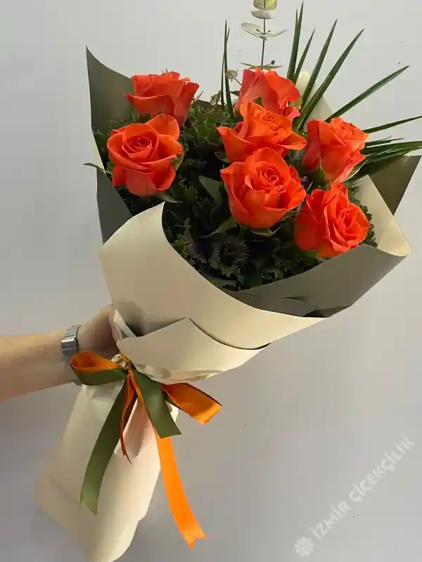 Turuncu Gül Buketleriyle Dekorasyonda Enerjik ve Zarif Dokunuşlar Rehberi
