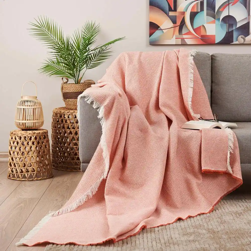 Turuncu Koltuk Şalı ile Dekorasyonunuzu Canlandırın ve Mekânınıza Enerji Katın