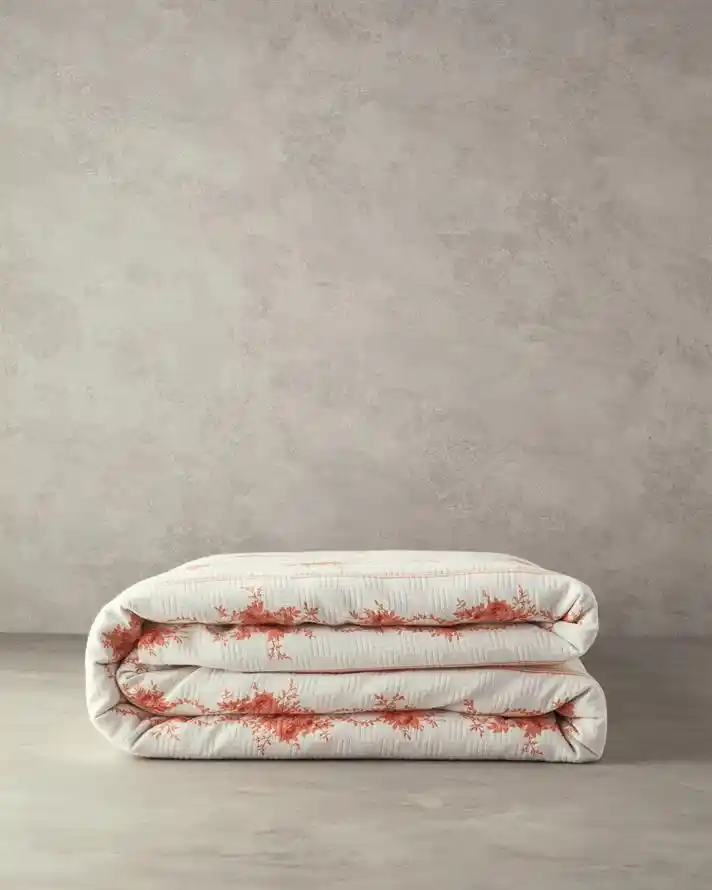 Turuncu Pike ile Dekorasyonda Sıcak ve Canlı Atmosfer Yaratmanın Yolları