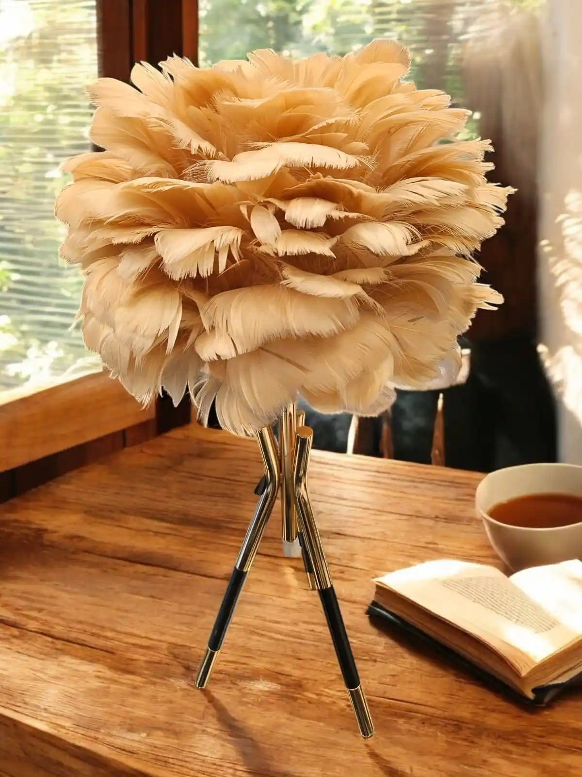 Tüylü Abajurlar ile Ev Dekorasyonunuza Şıklık ve Sıcaklık Katın