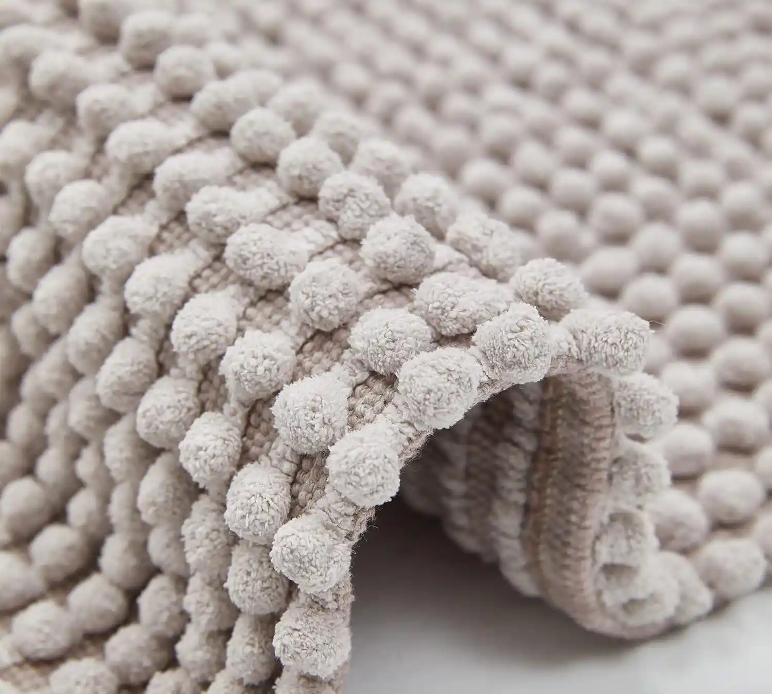 Tüylü Banyo Paspası Seçenekleri ve Dekorasyona Katkıları Hakkında Kapsamlı Bilgi