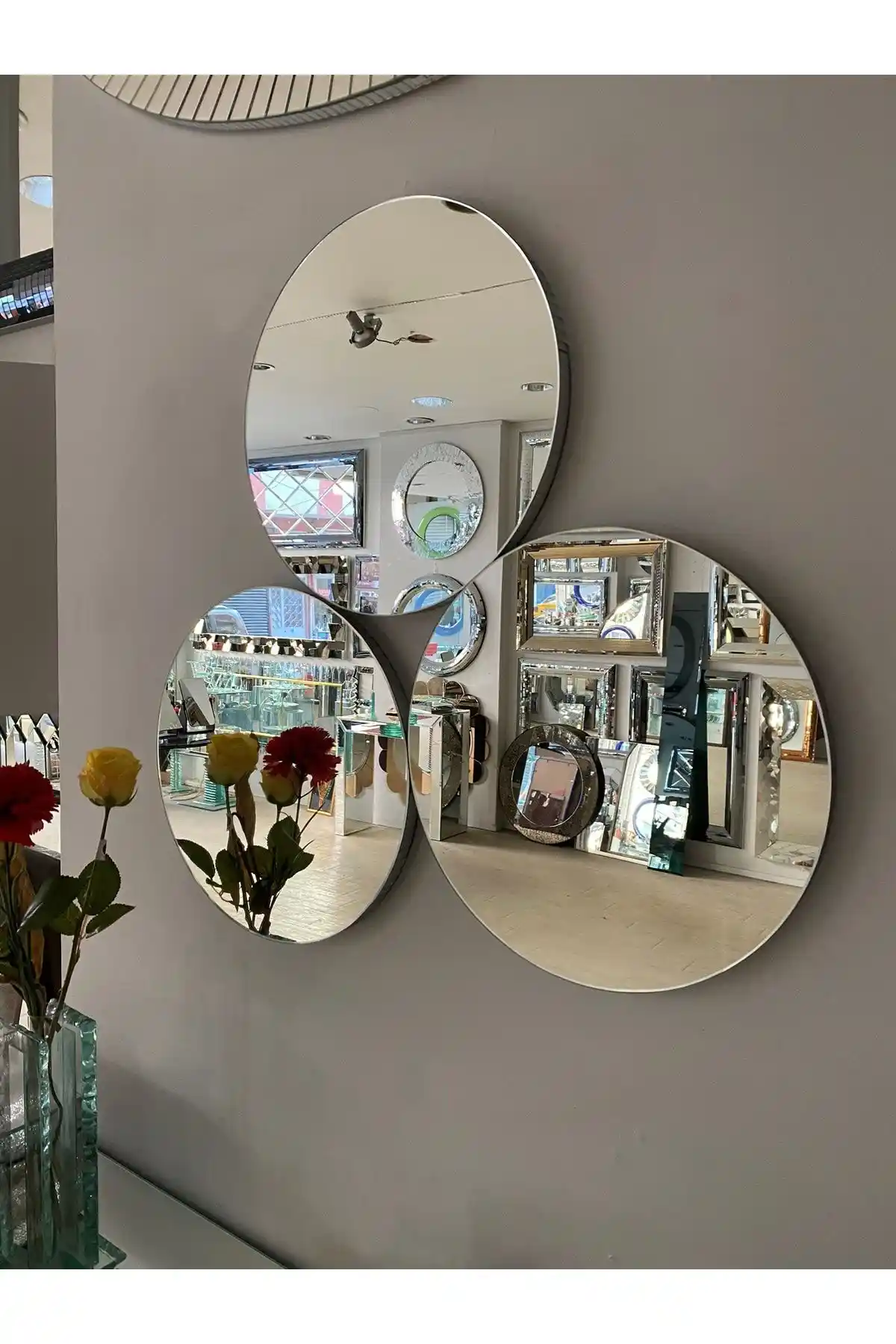 Üçlü Aynalar ile Dekorasyonunuzu Yenileyin: Estetik ve İşlevselliğin Buluşması