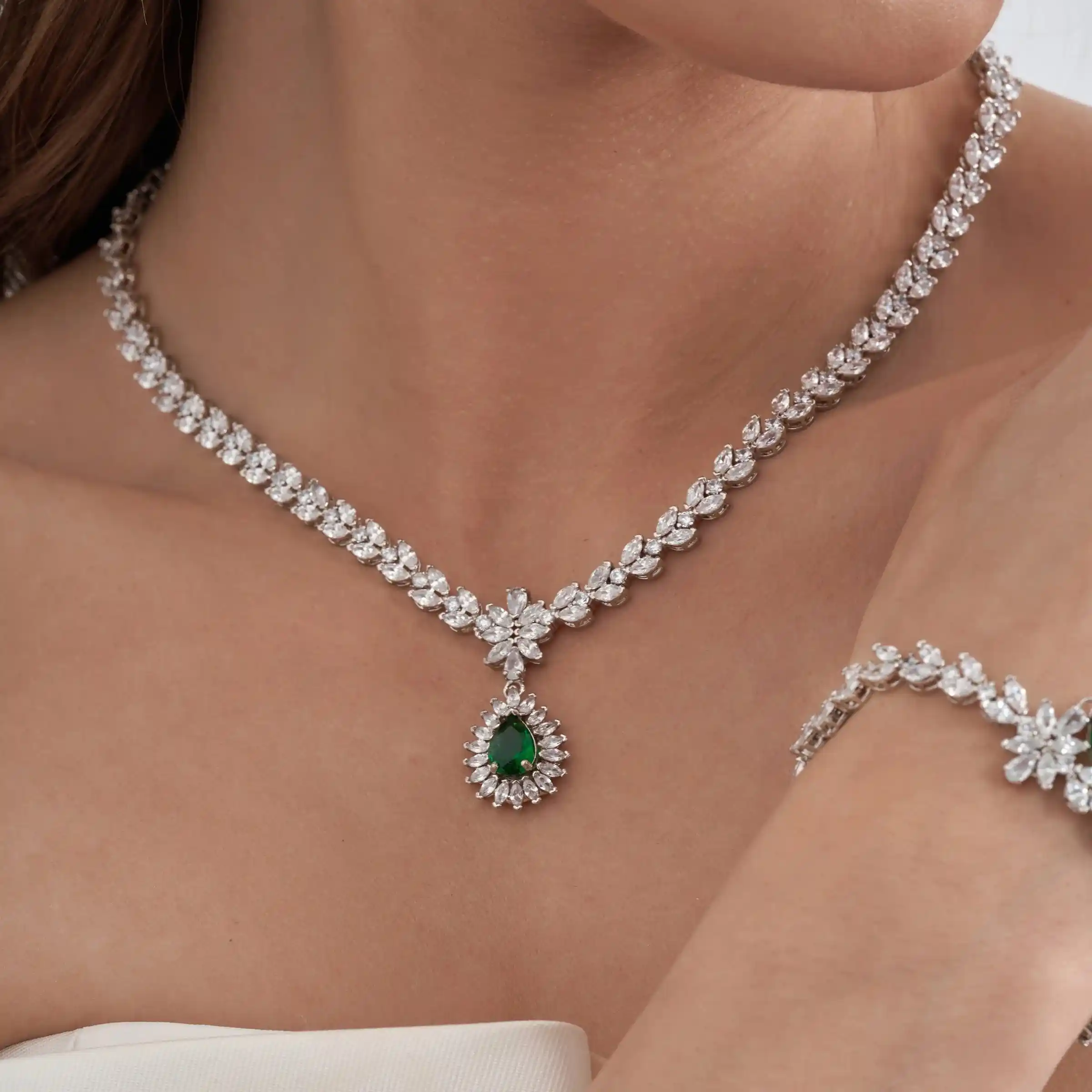 Umre Takılarıyla Dekorasyon: Manevi ve Estetik Birlikte Kullanım Rehberi